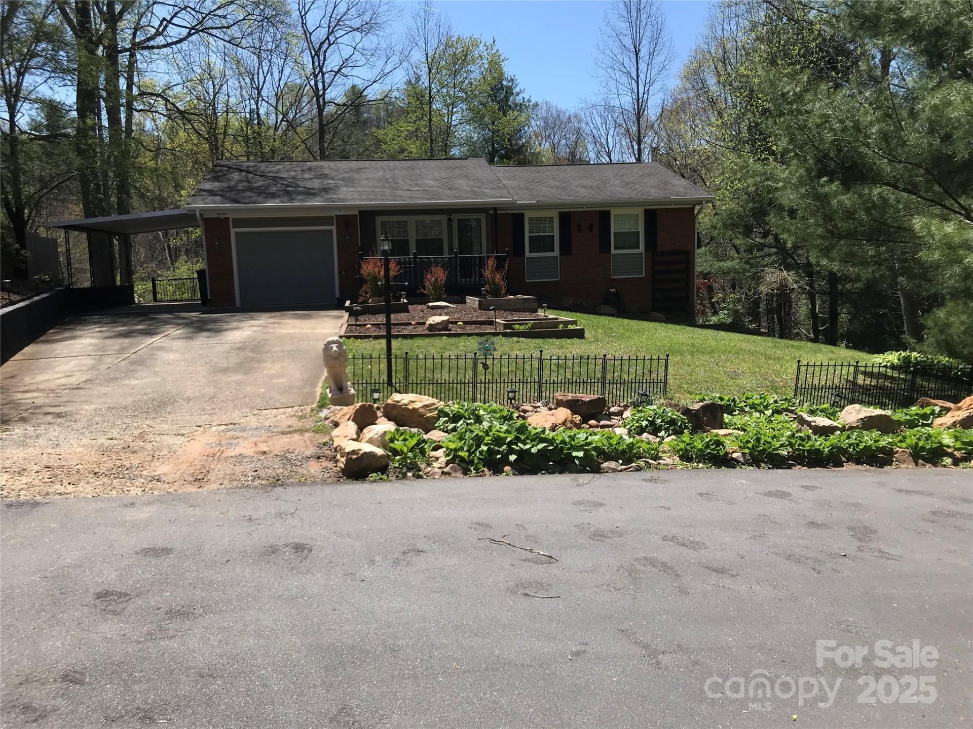 9 Woodland Court