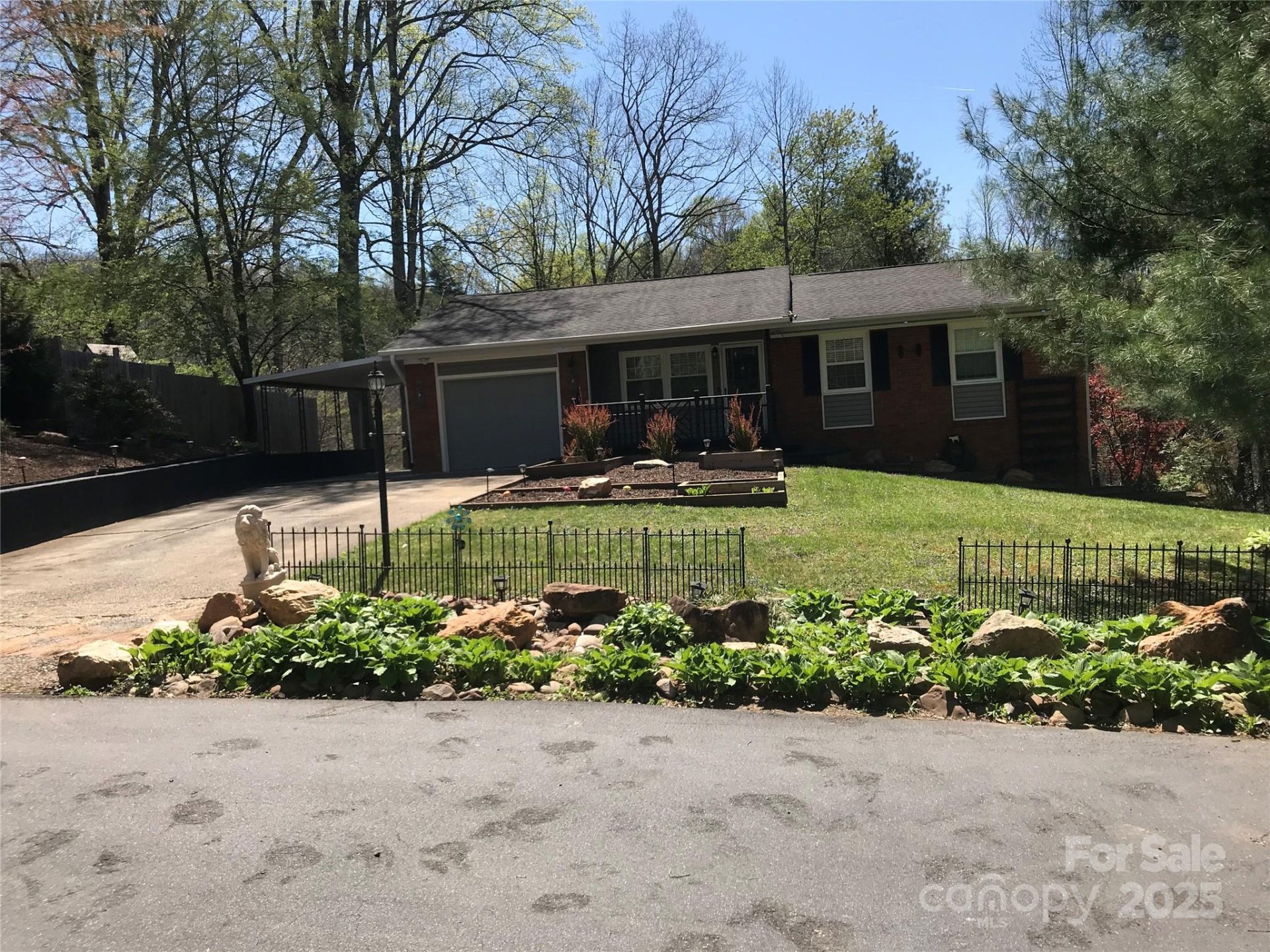 Property image 2 at 9 Woodland Court, Asheville, NC 28805