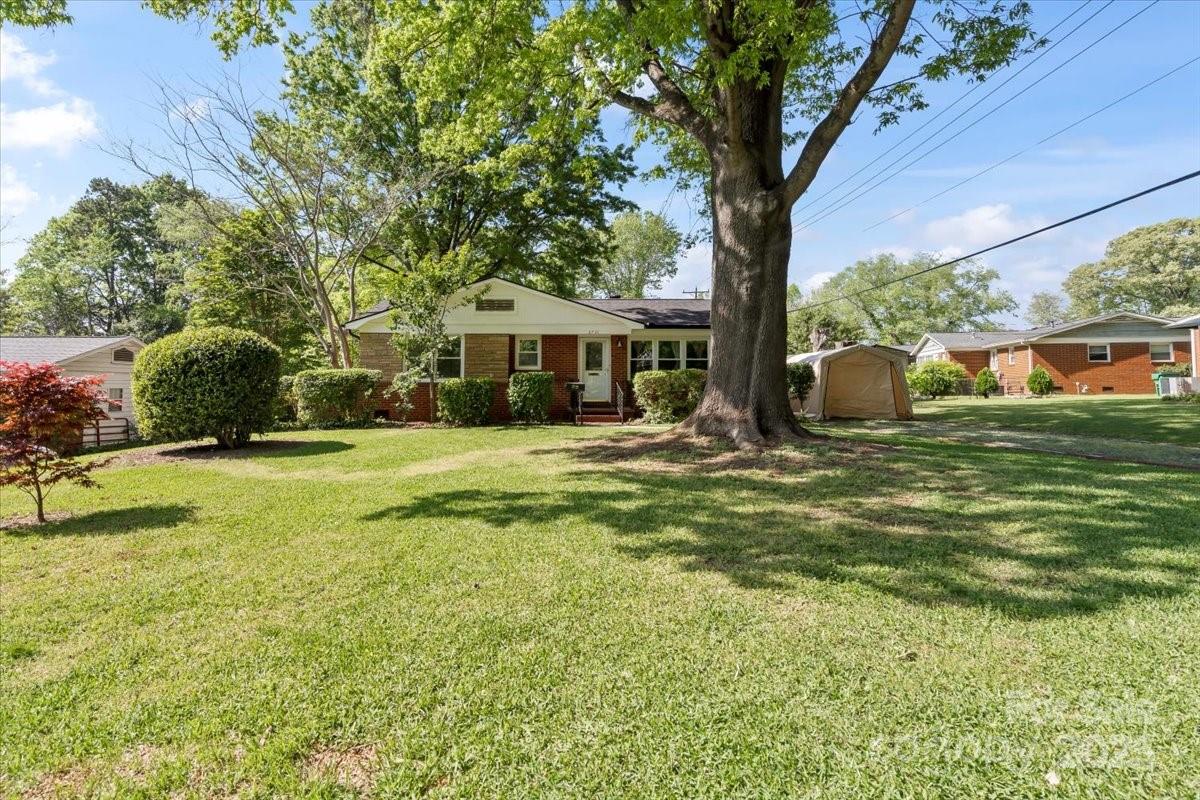 Property image 3 at 2721 Albany Lane, Charlotte, NC 28205