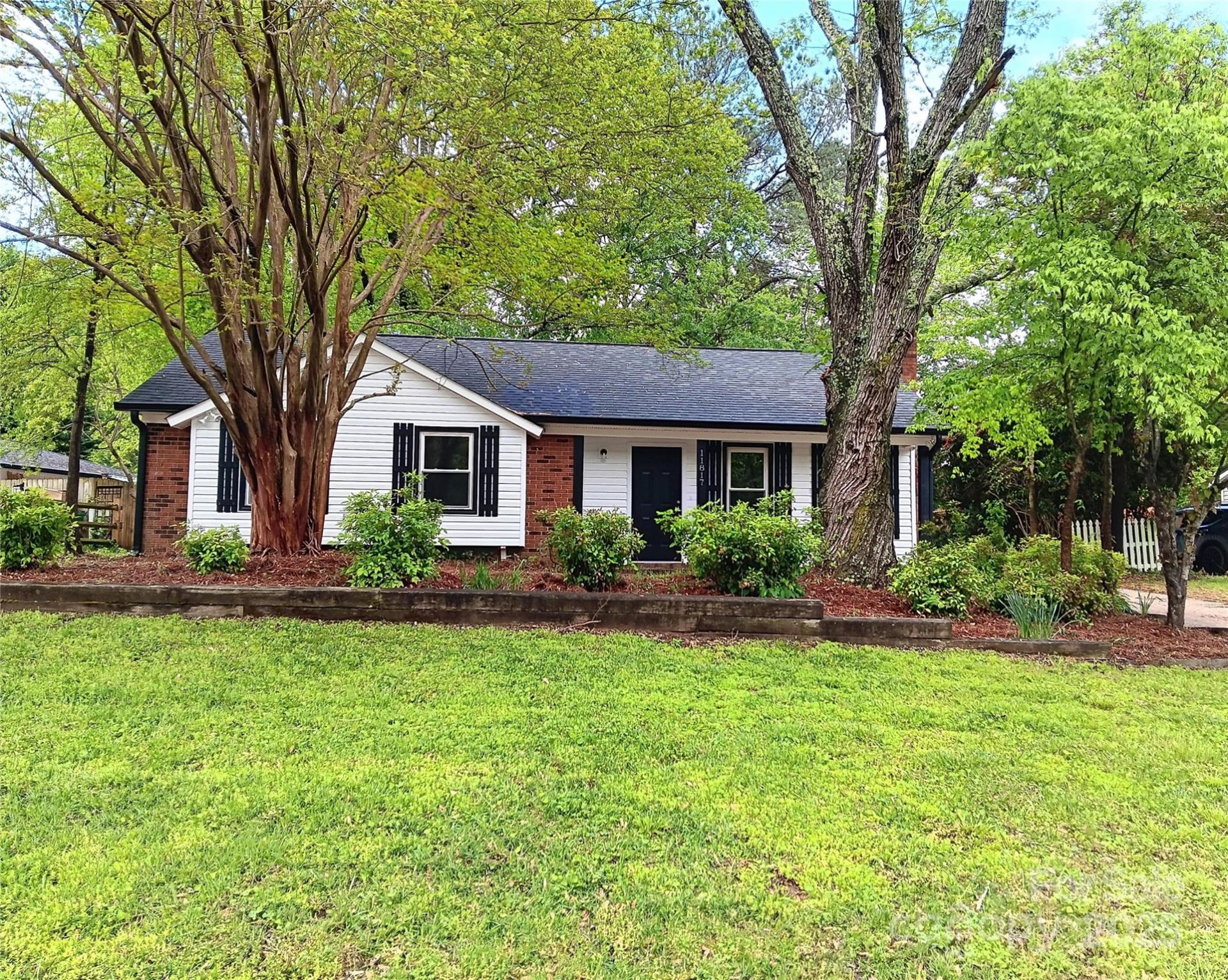 Property image 3 at 11817 Five Cedars Road, Charlotte, NC 28226