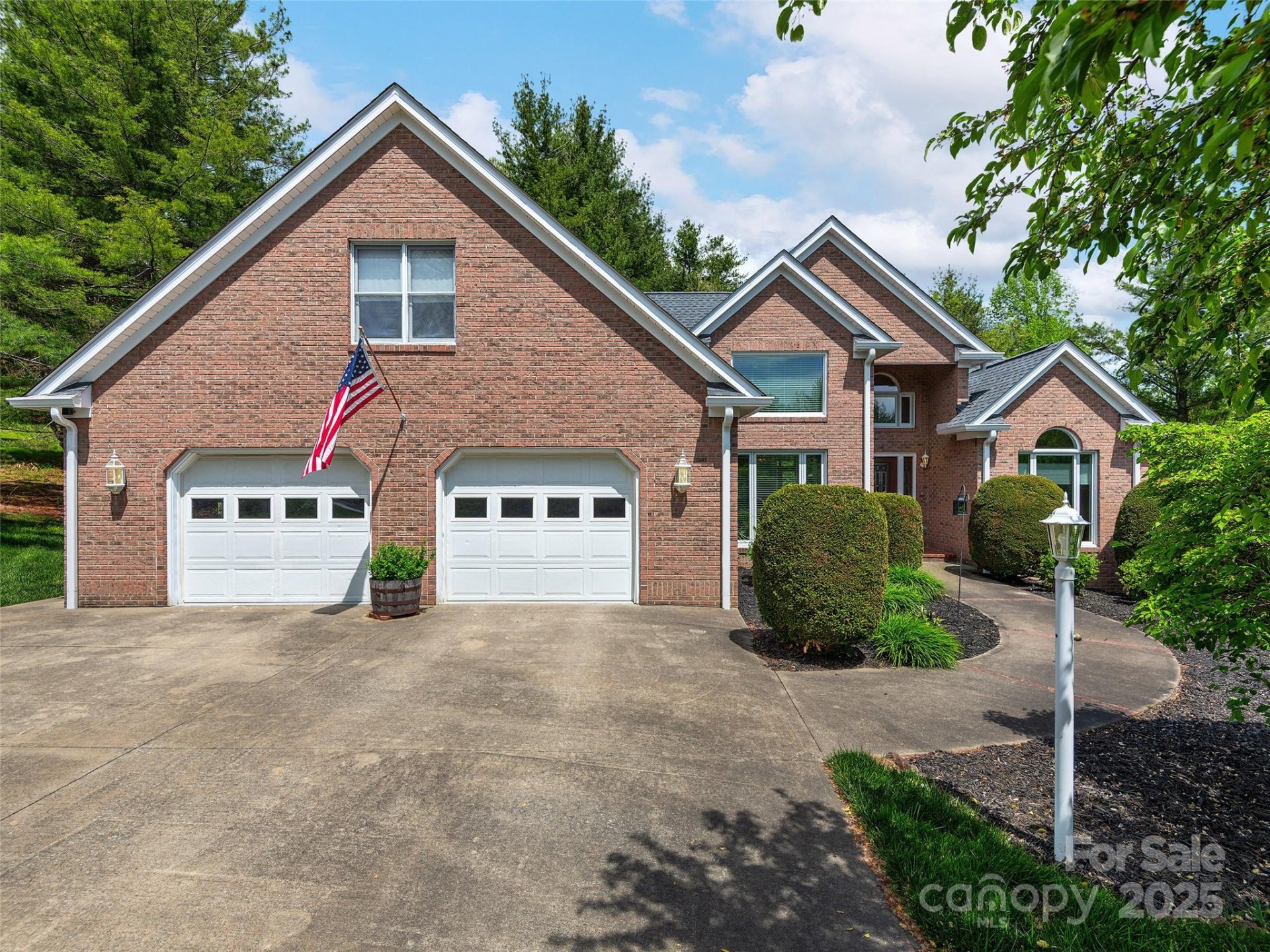 Property image 2 at 907 Rickel Drive, Hendersonville, NC 28739