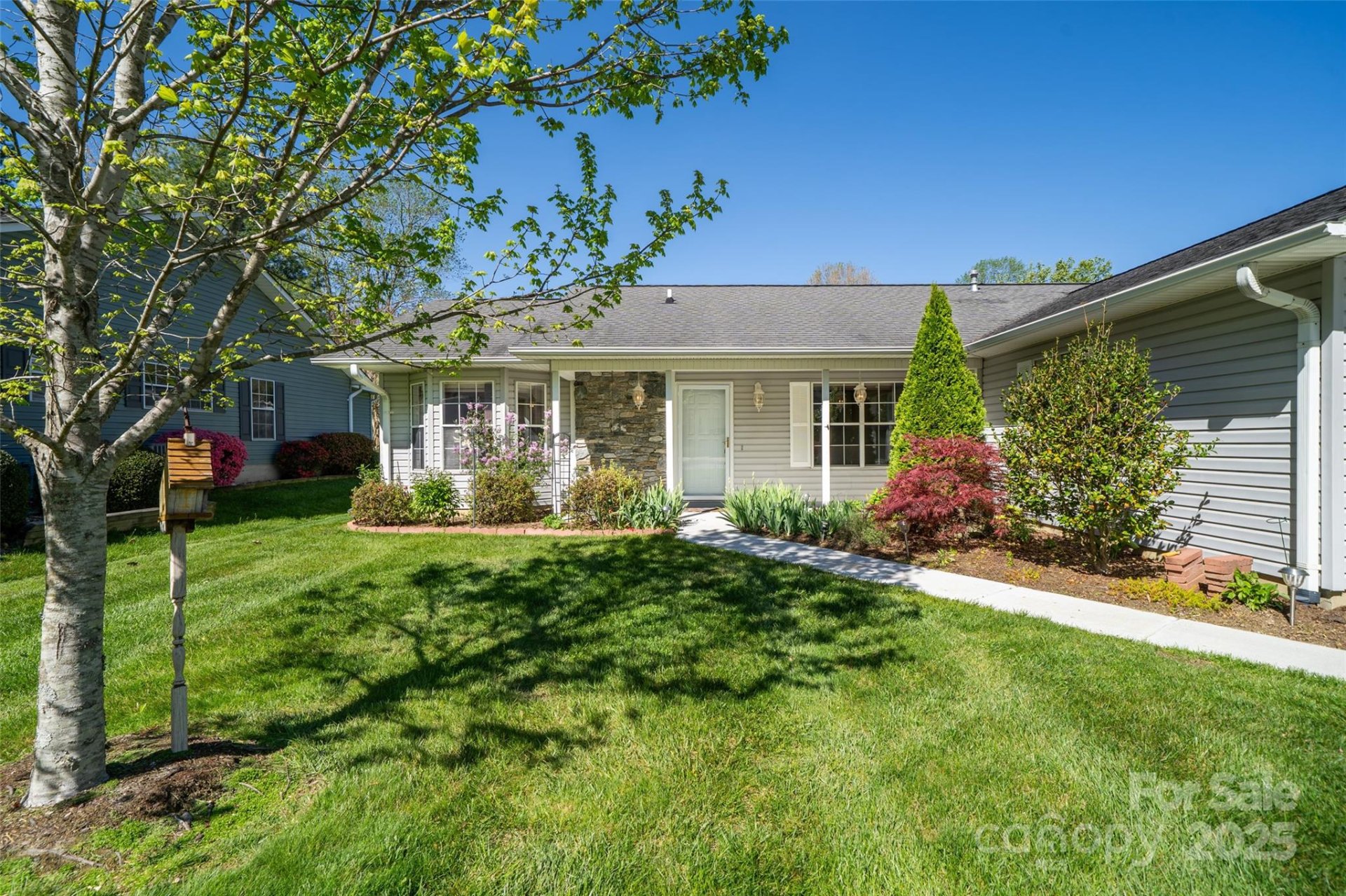 Property image 2 at 727 W Saint Johns Way, Hendersonville, NC 28791