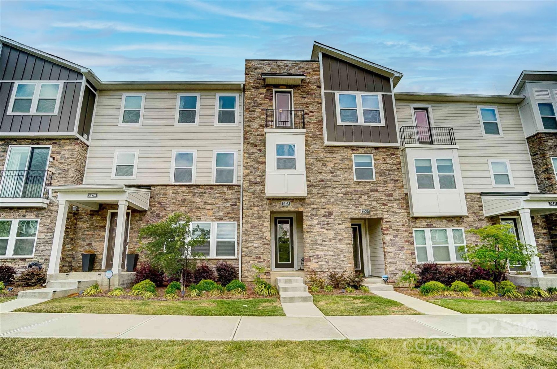 2533 Ensemble Court