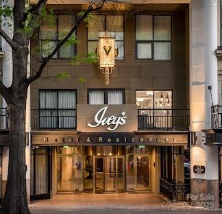 127 N Tryon Street