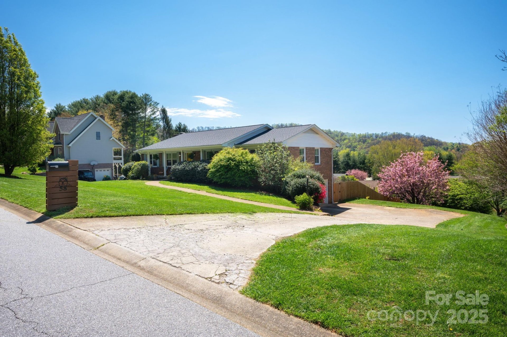 Property image 4 at 58 Braddock Way, Asheville, NC 28803