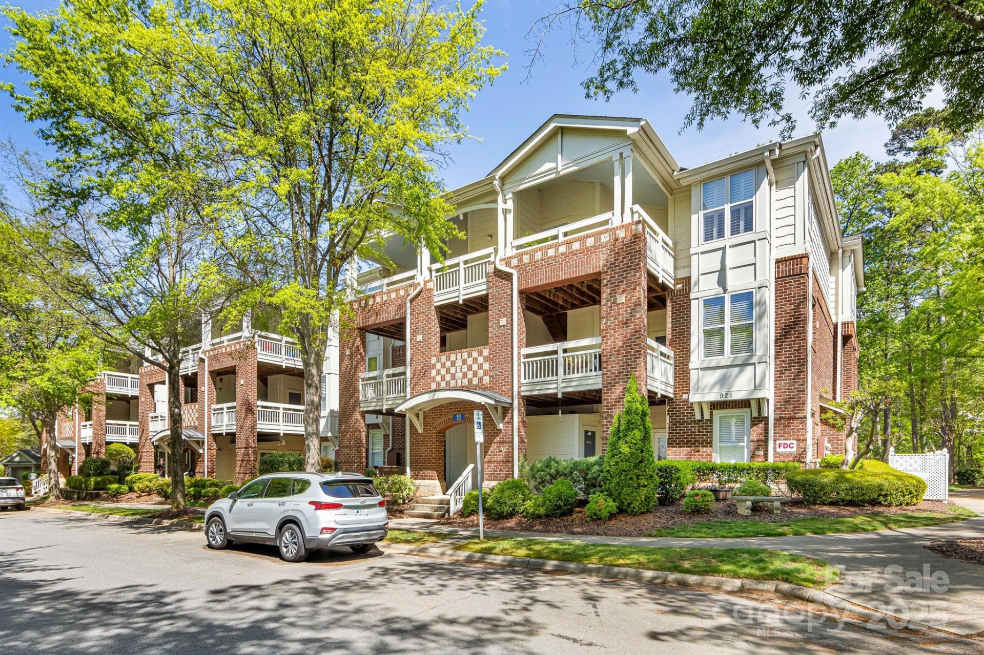 Spinnaker Reach, Davidson Community