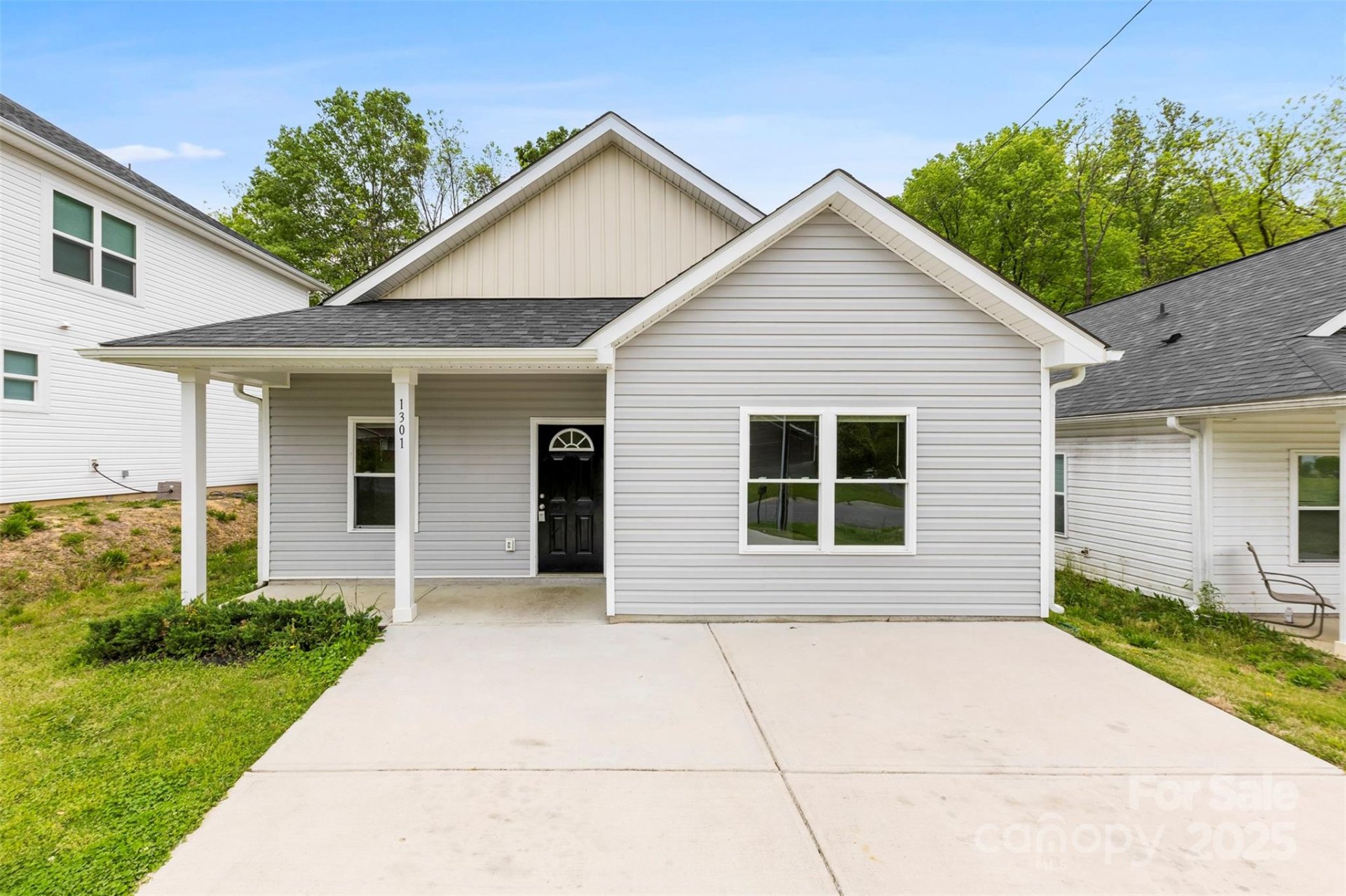 Eagle Chase, Charlotte Community