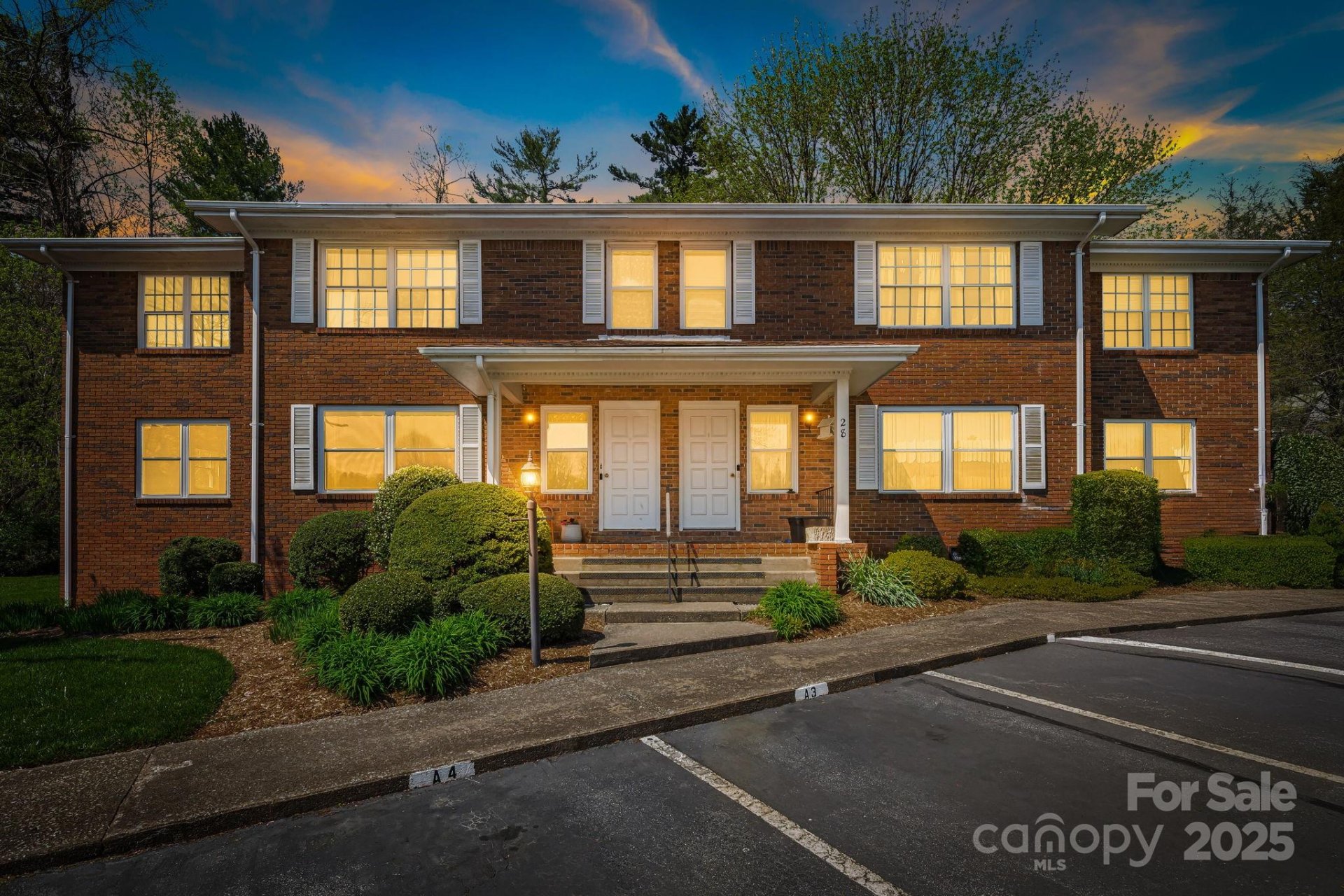 Colonial Manor, Hendersonville Community