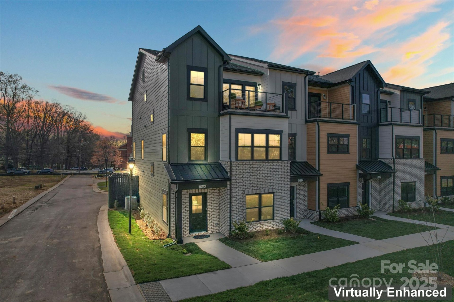 706 Falling Oak Alley