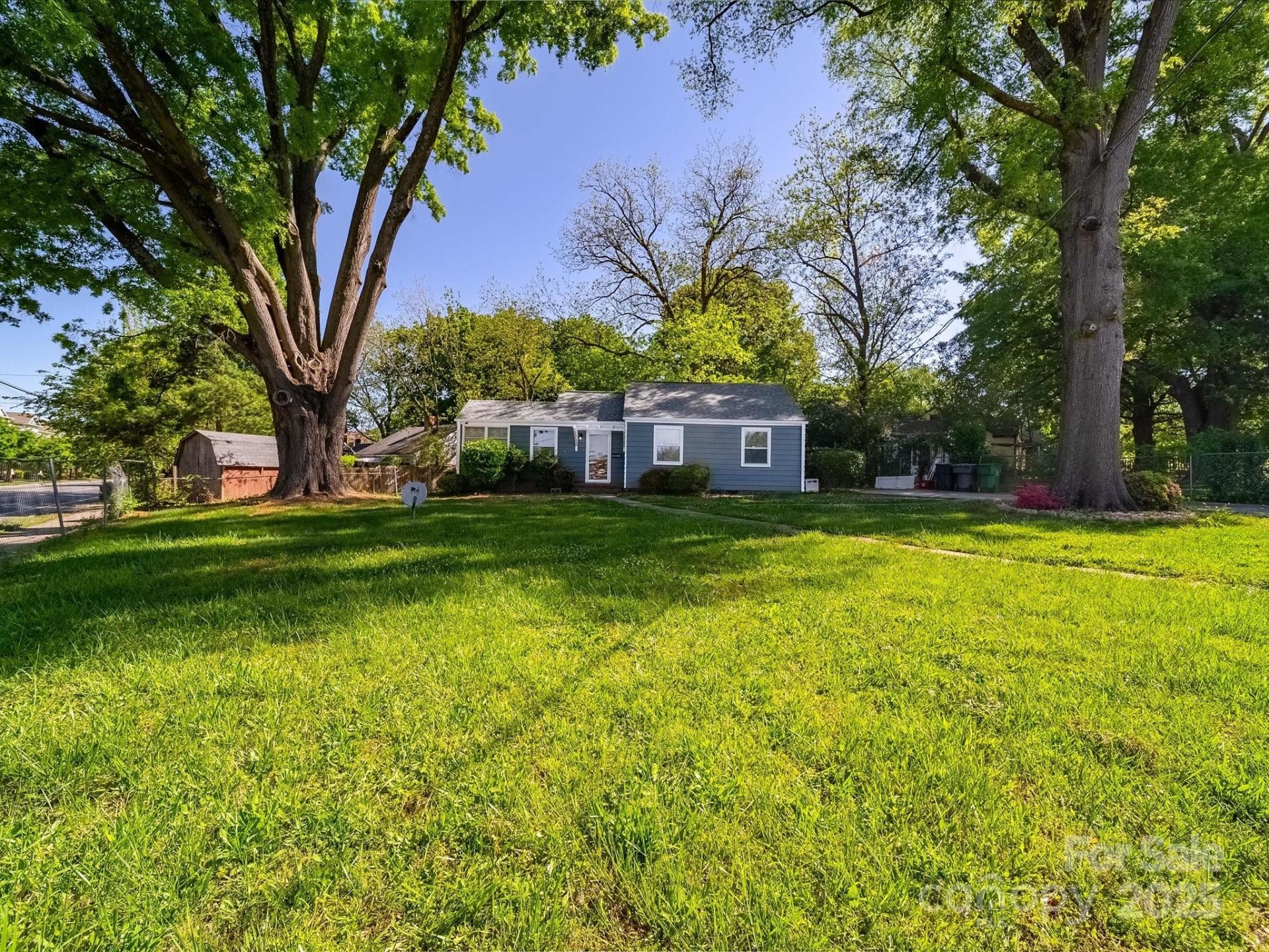 Property image 3 at 1142 Mona Drive, Charlotte, NC 28206