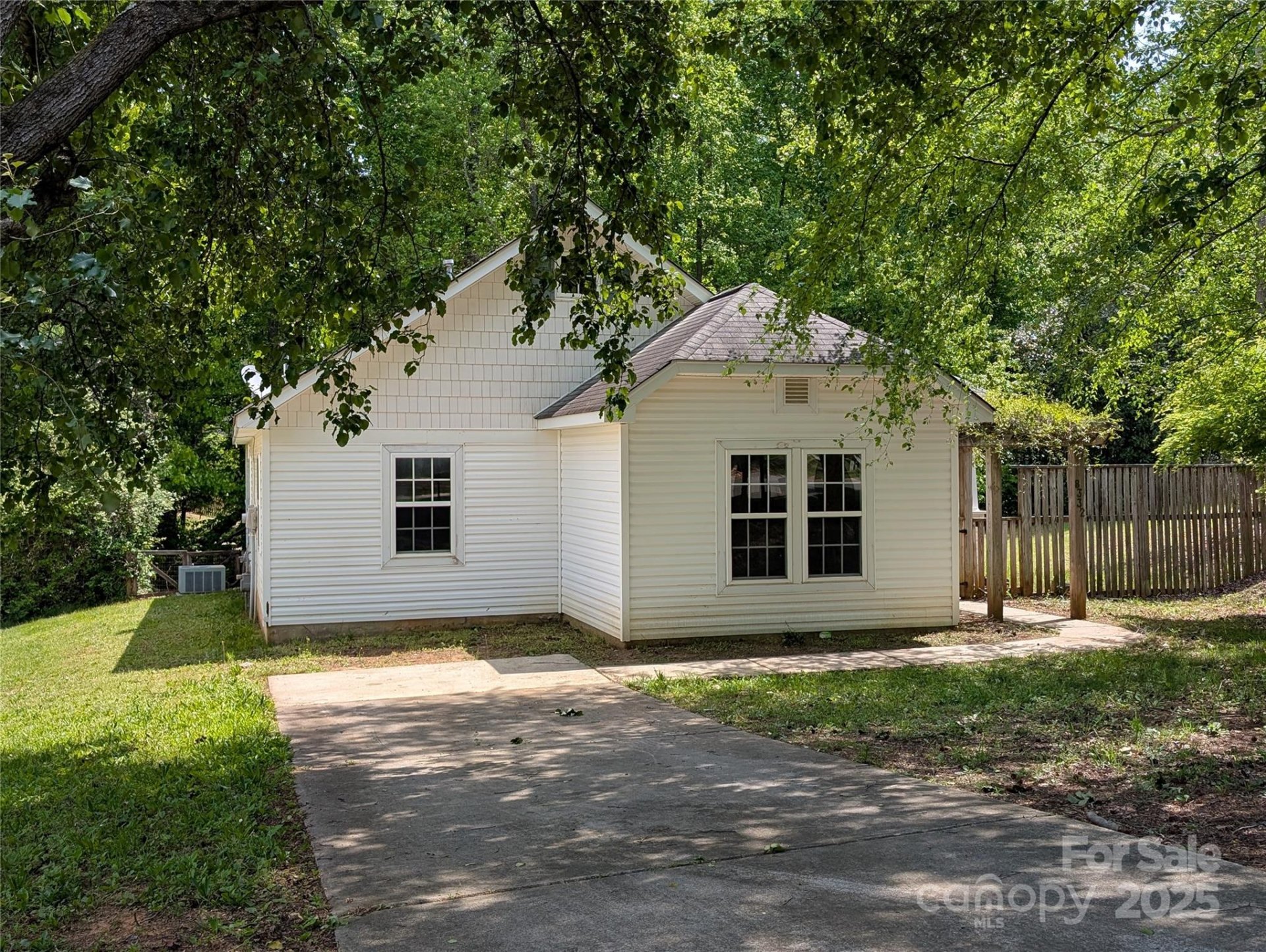 Property image 2 at 8332 Highlander Court, Charlotte, NC 28269
