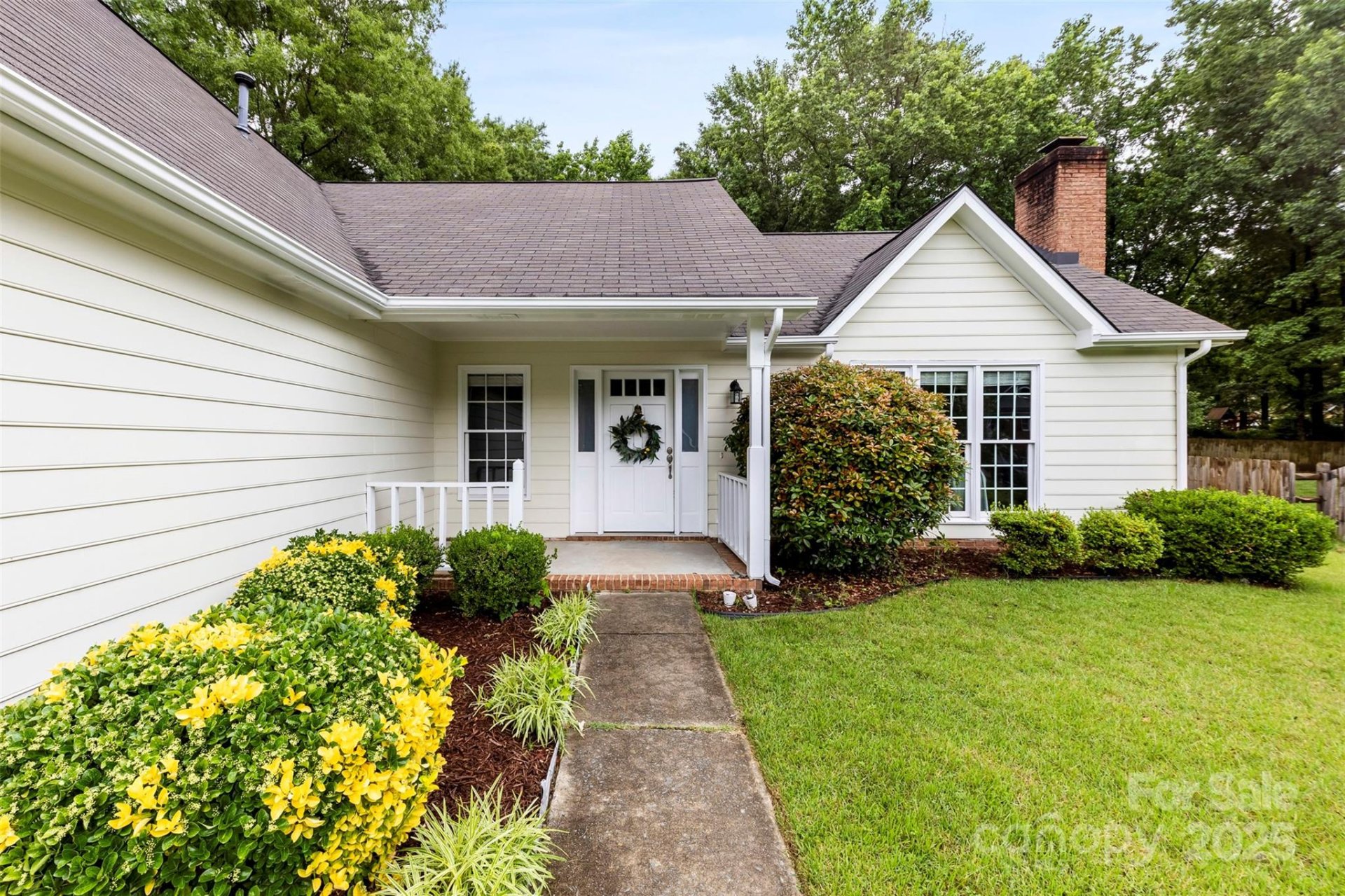 Property image 3 at 13324 Kintyre Court, Matthews, NC 28105