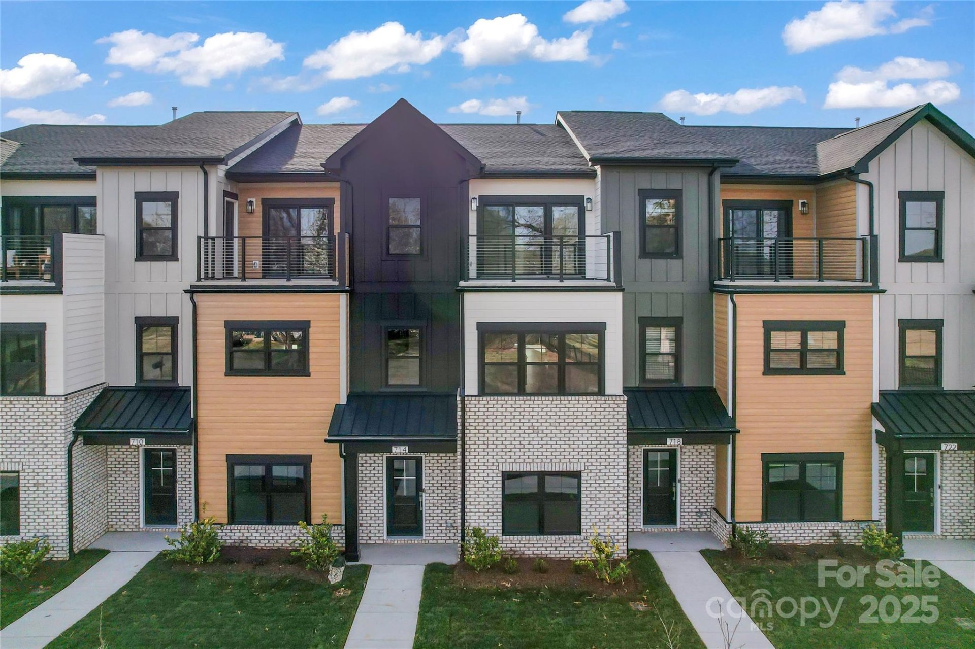 714 Falling Oak Alley