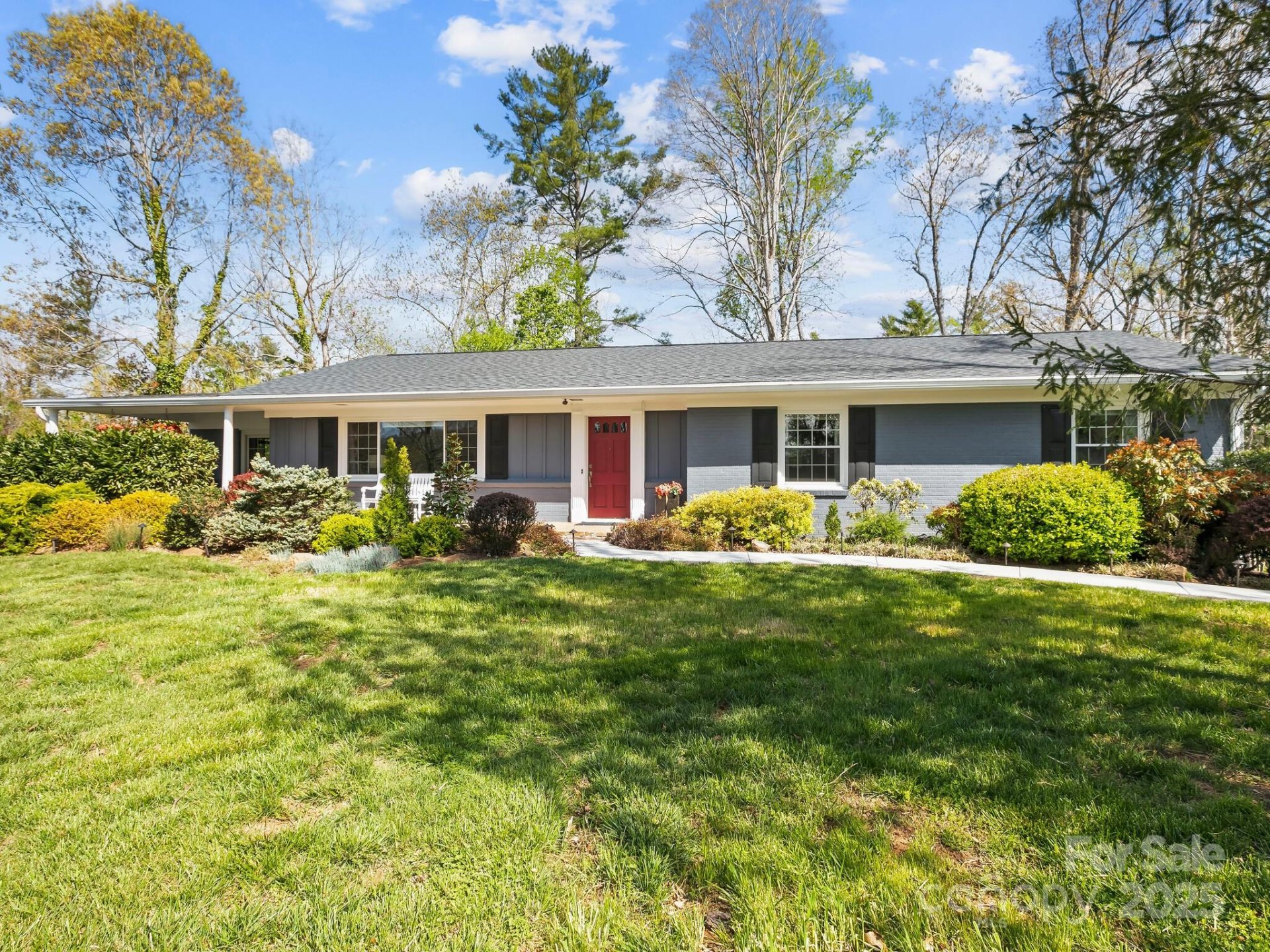 Property image 1 at 29 E Fox Chase Road, Asheville, NC 28804