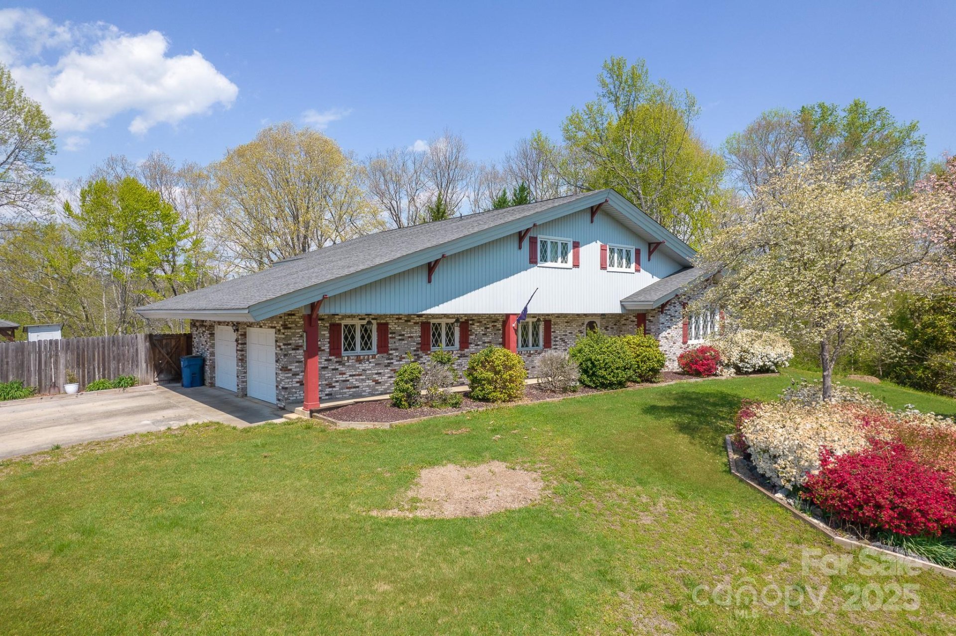Property image 2 at 2466 Sweetbriar Circle, Lenoir, NC 28645