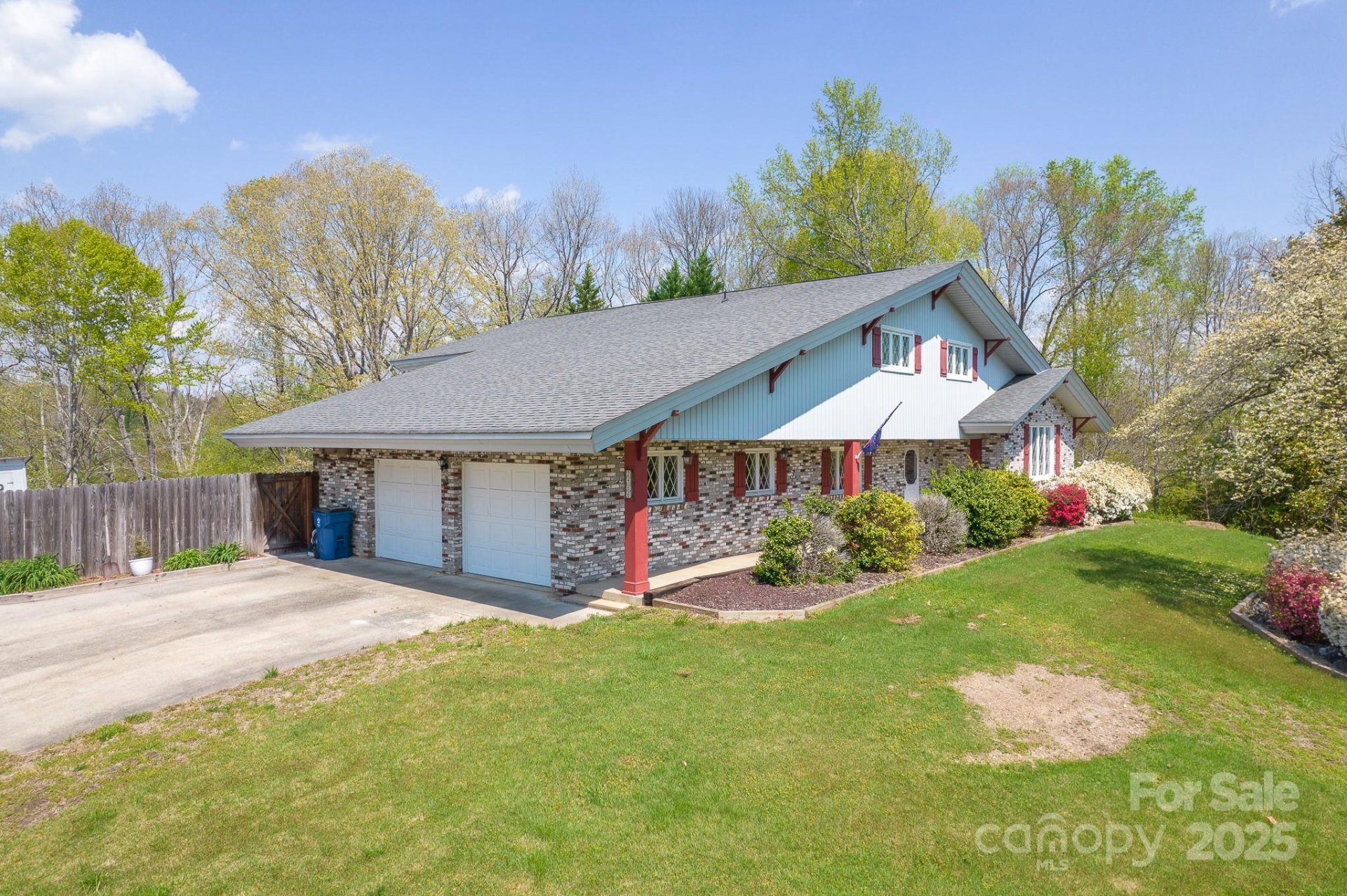 Property image 3 at 2466 Sweetbriar Circle, Lenoir, NC 28645