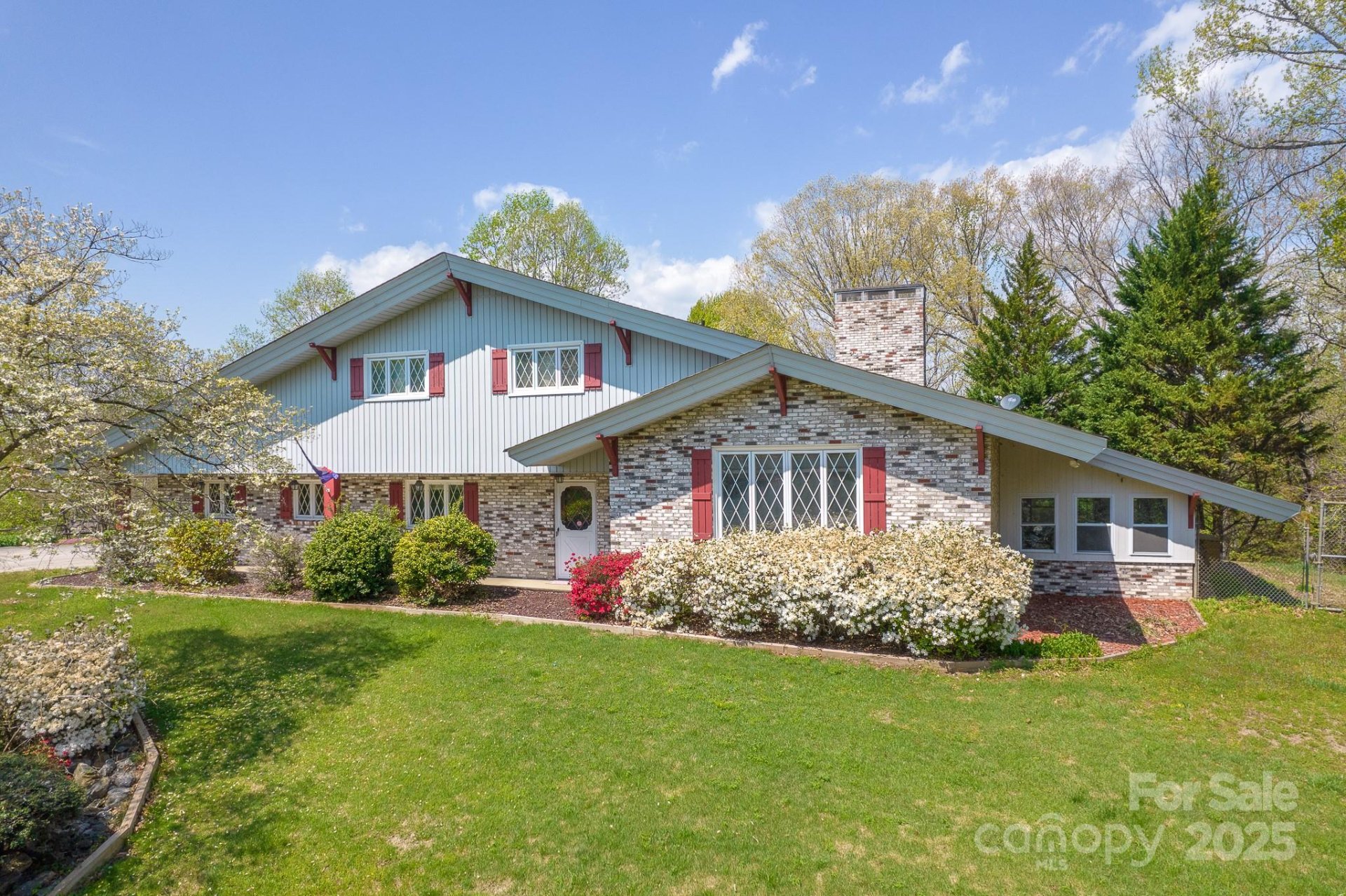 Property image 4 at 2466 Sweetbriar Circle, Lenoir, NC 28645