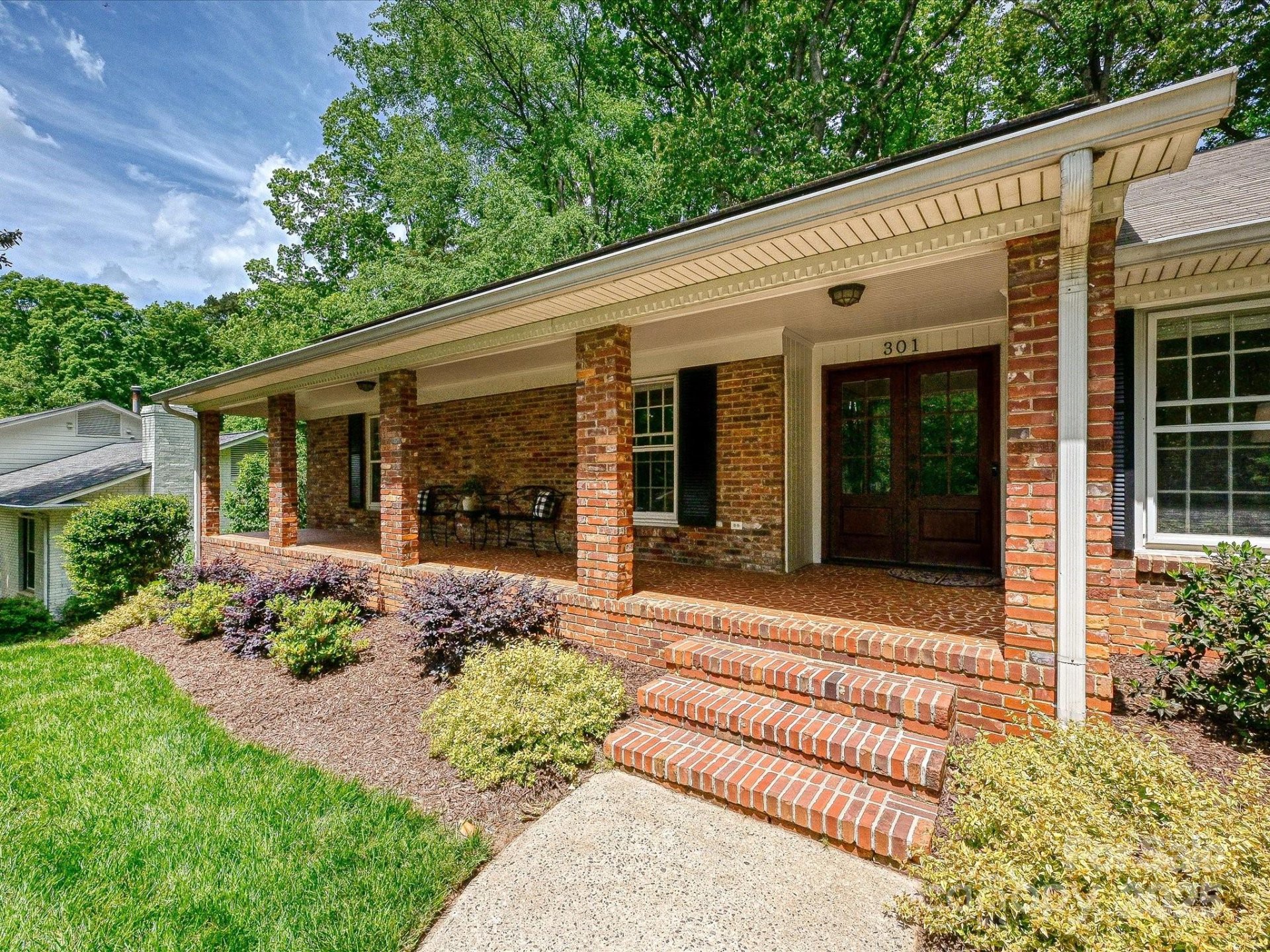 Property image 2 at 301 Glen Oaks Road, Charlotte, NC 28270
