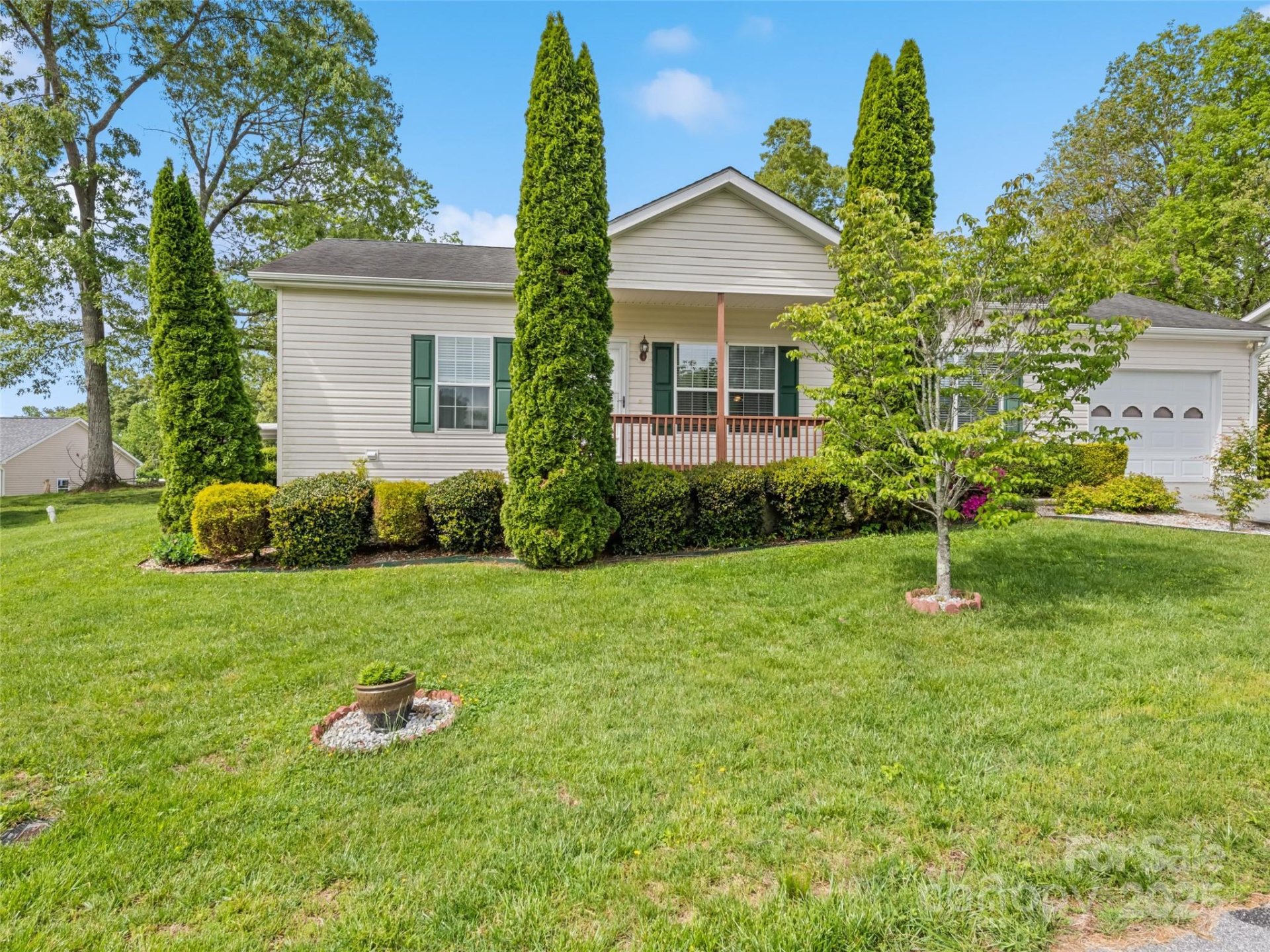 Property image 2 at 135 Middle Street, Hendersonville, NC 28792