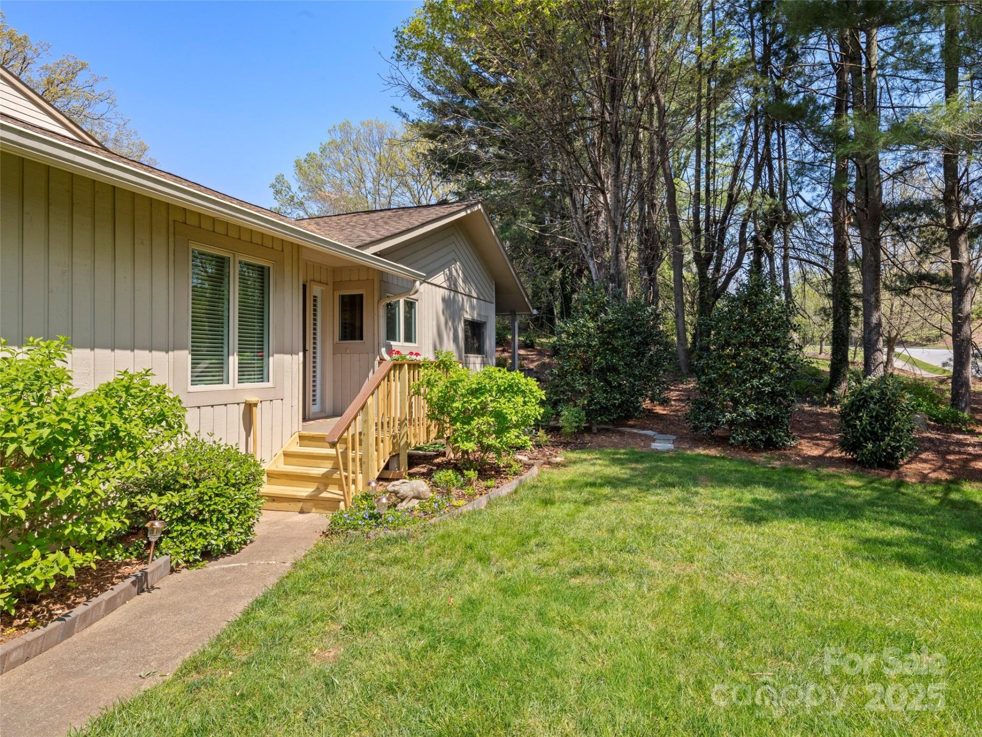 Property image 1 at 105 Deerlake Drive, Asheville, NC 28803