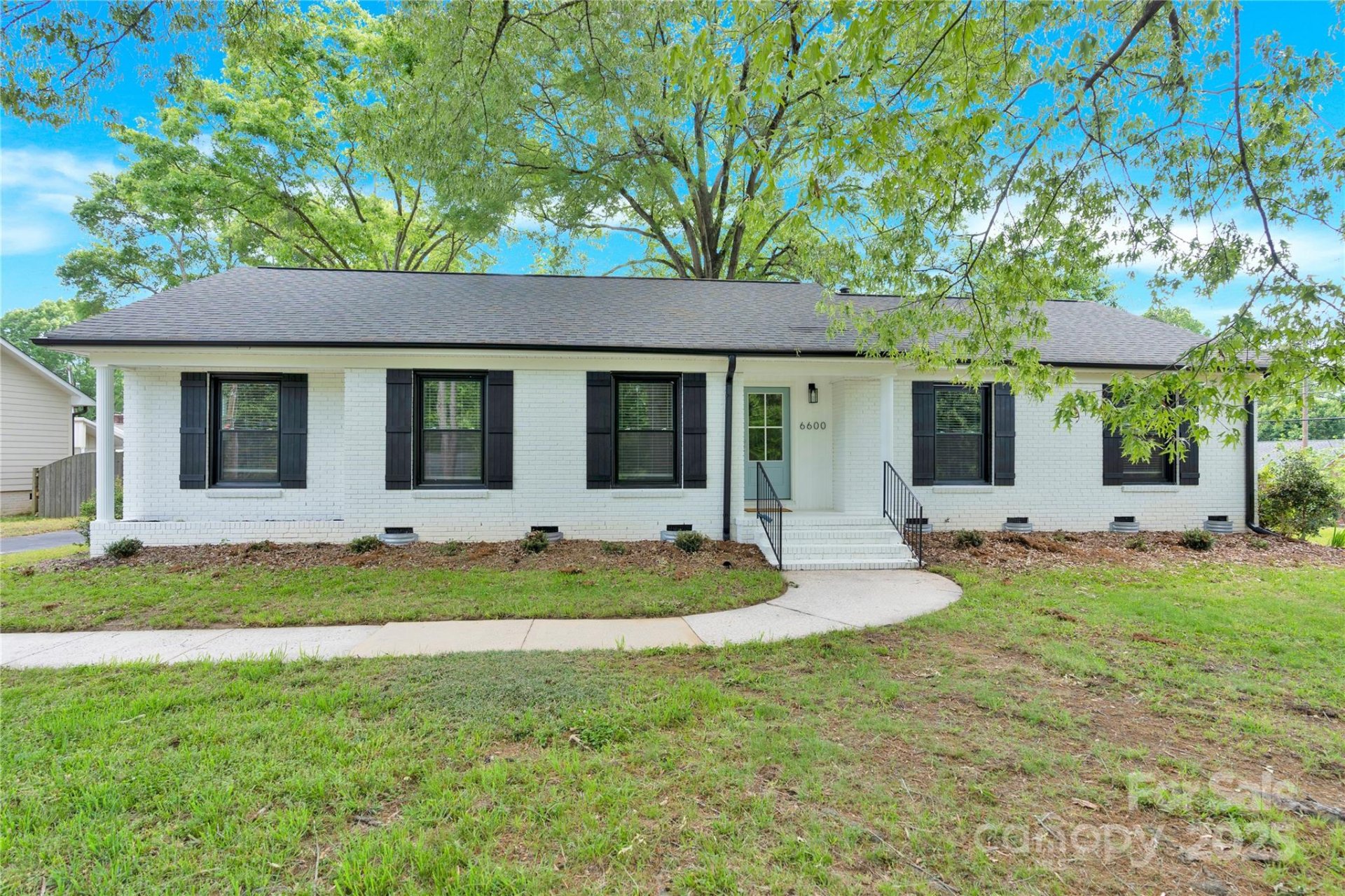 Olde Providence, Charlotte community