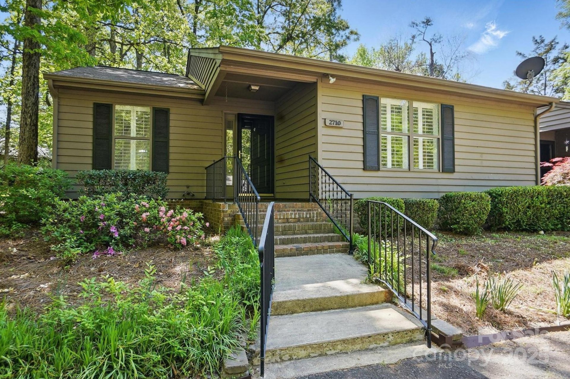 2710 Red Bud Lane