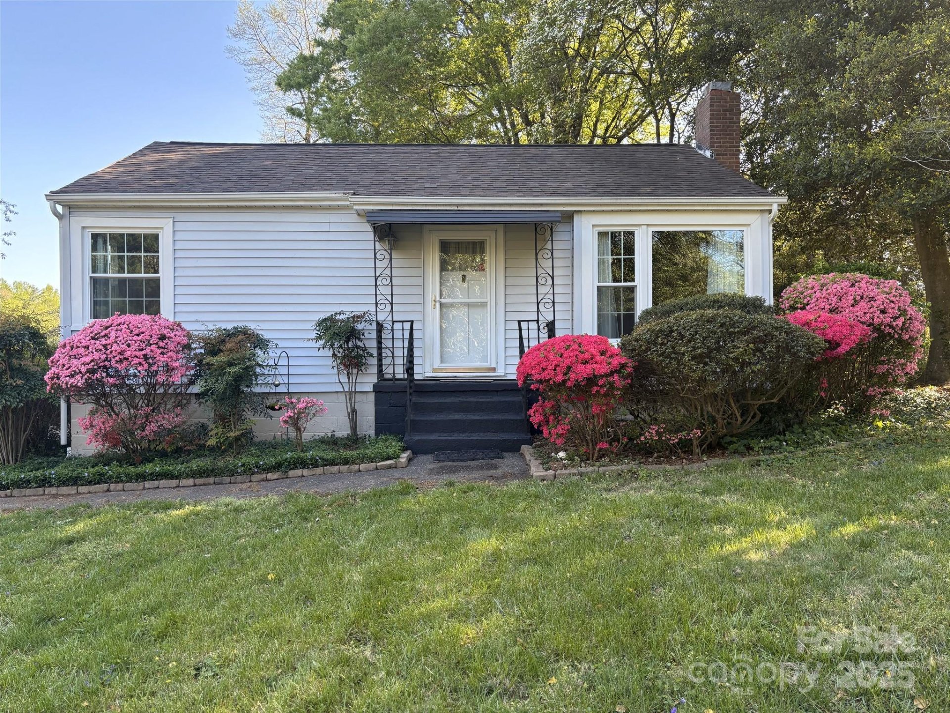 Property image 1 at 1059 16th Avenue, Hickory, NC 28601