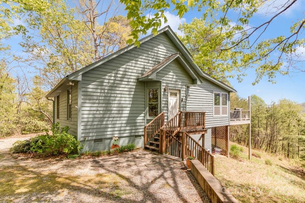 Property image 1 at 16 Oakview Lane, Saluda, NC 28773