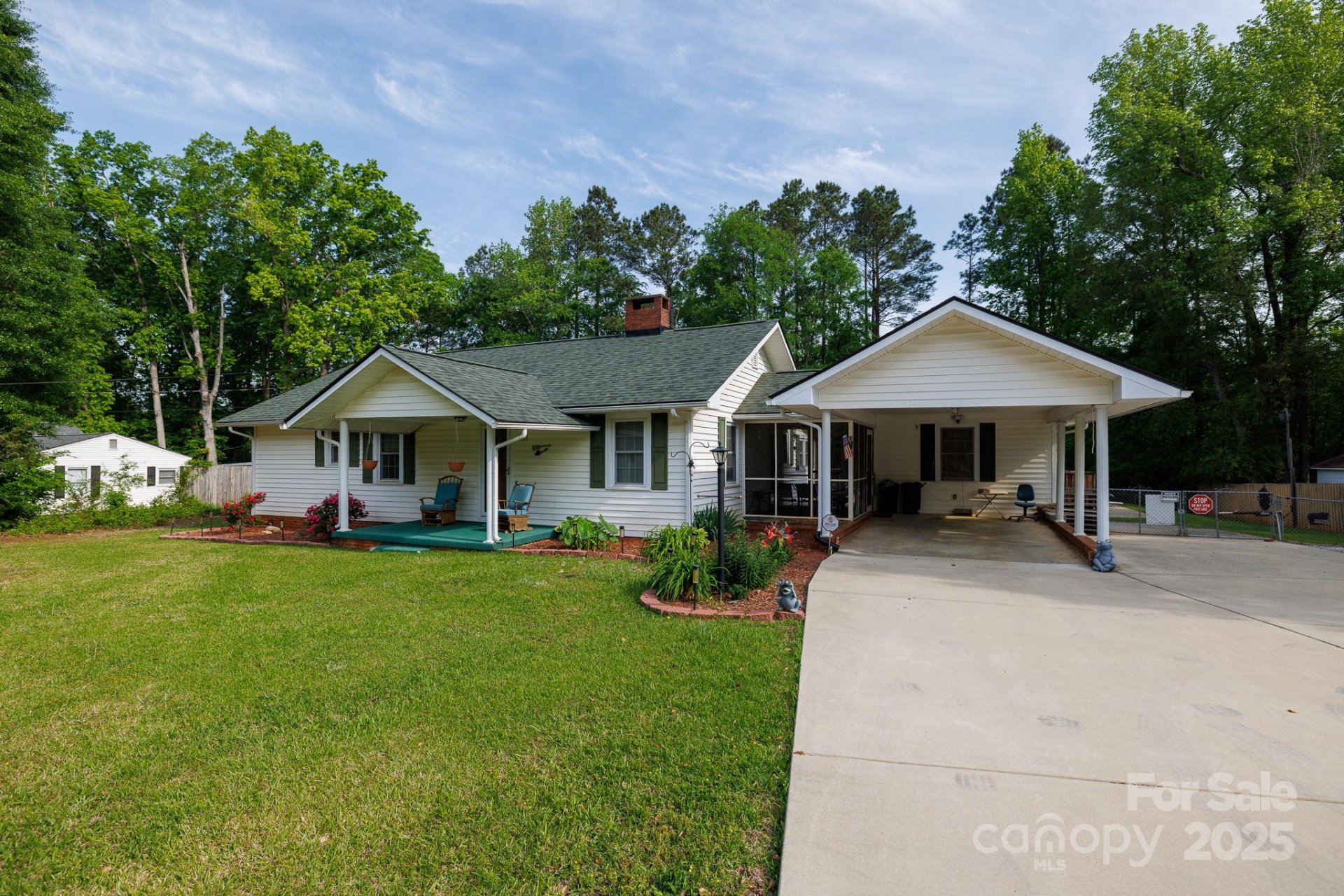 1115 Old Thompson Avenue