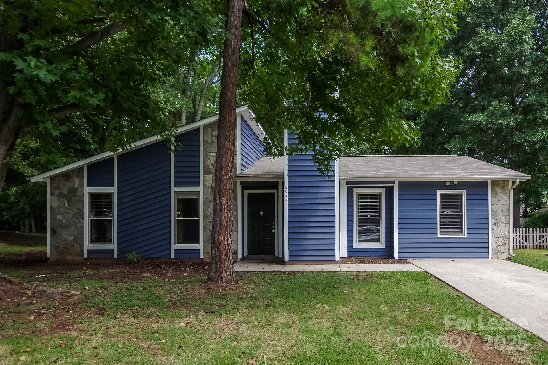 Property image 1 at 6632 Woodthrush Drive, Charlotte, NC 28227