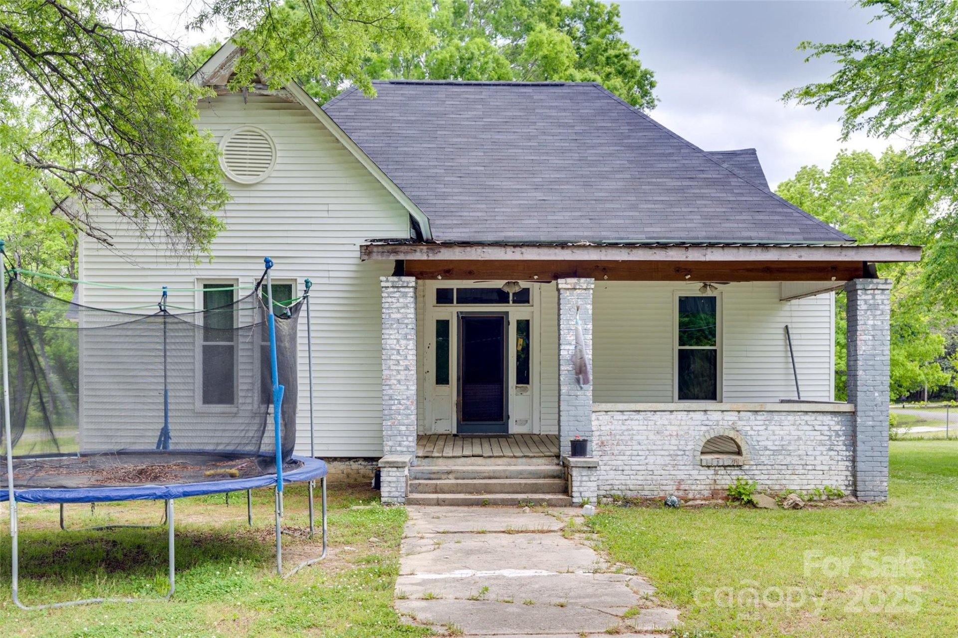 302 Charlotte Street