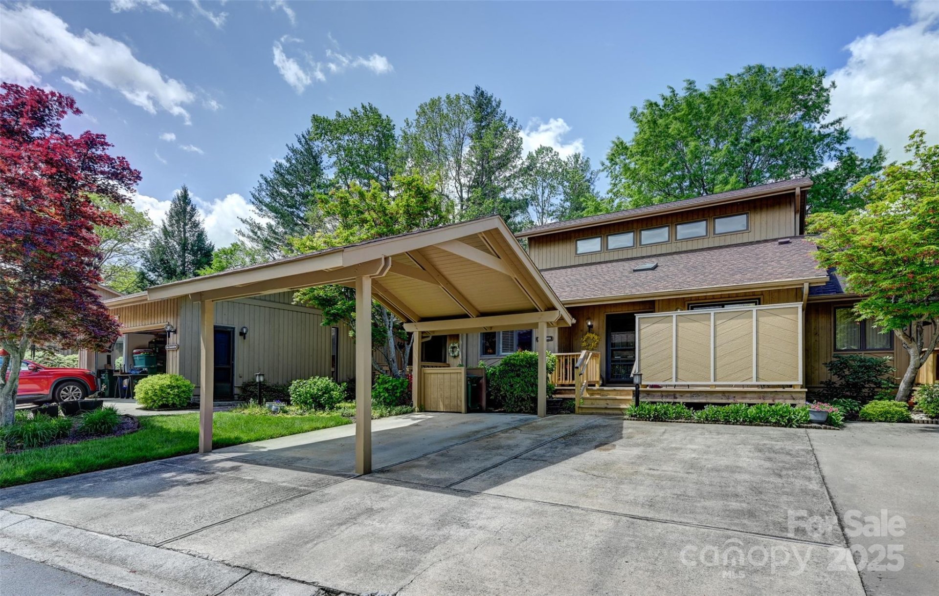 103 Red Oak Drive