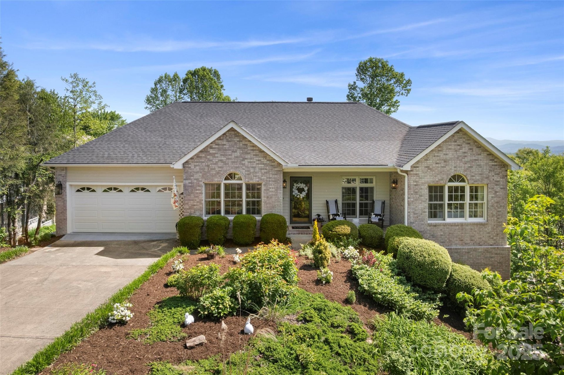 Property image 1 at 301 Governors Drive, Hendersonville, NC 28791