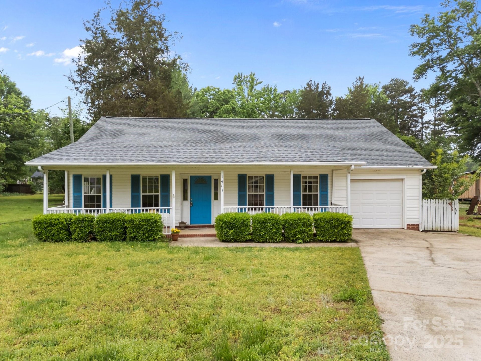 Property image 1 at 1401 Thompson Avenue, Charlotte, NC 28216