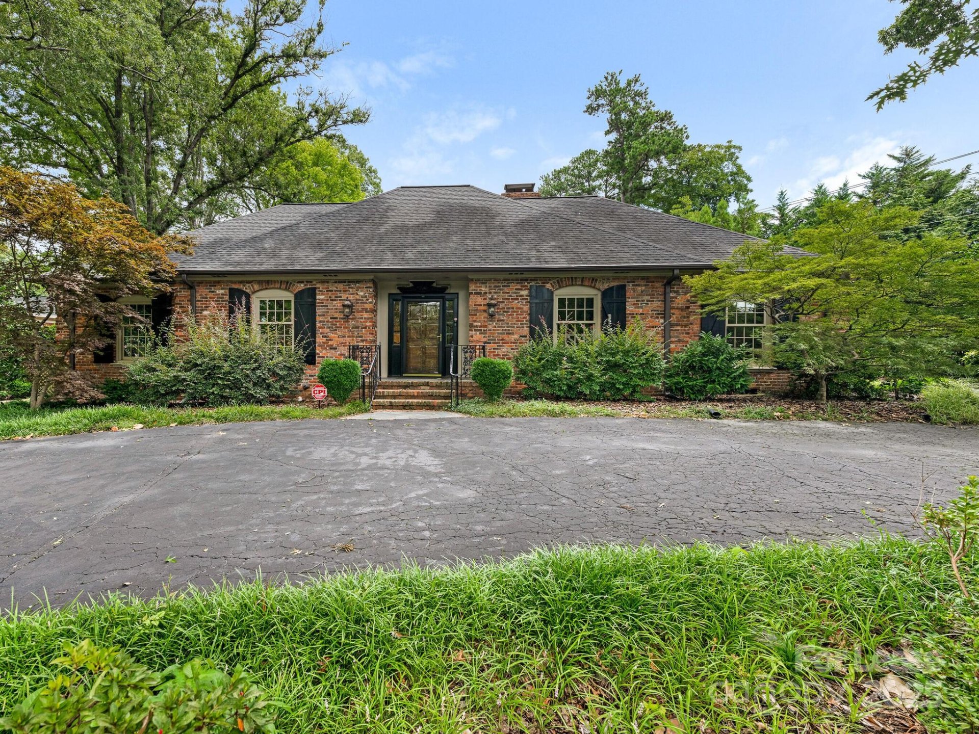 Property image 1 at 3515 Foxcroft Road, Charlotte, NC 28211