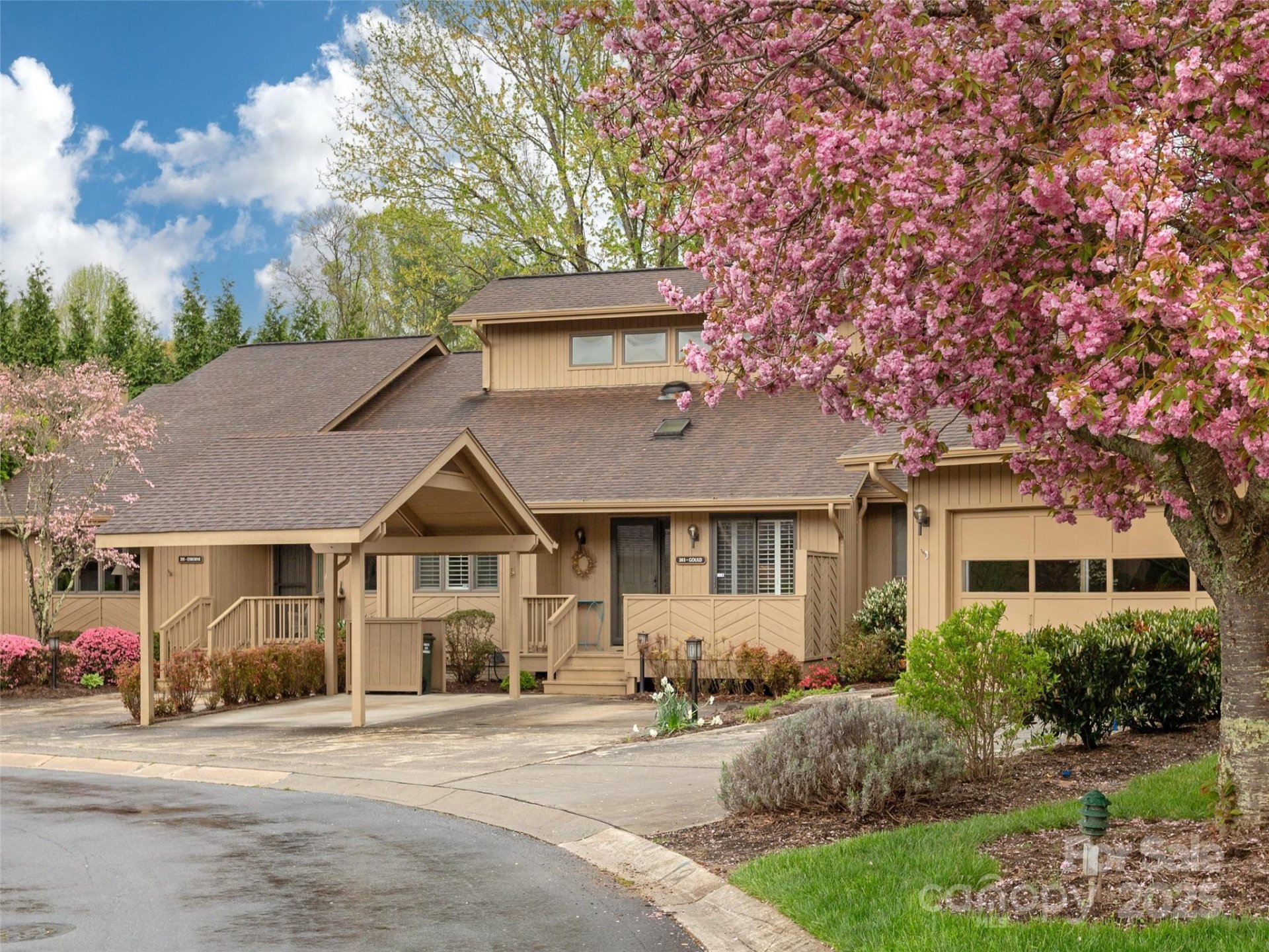 203 Wild Oak Lane