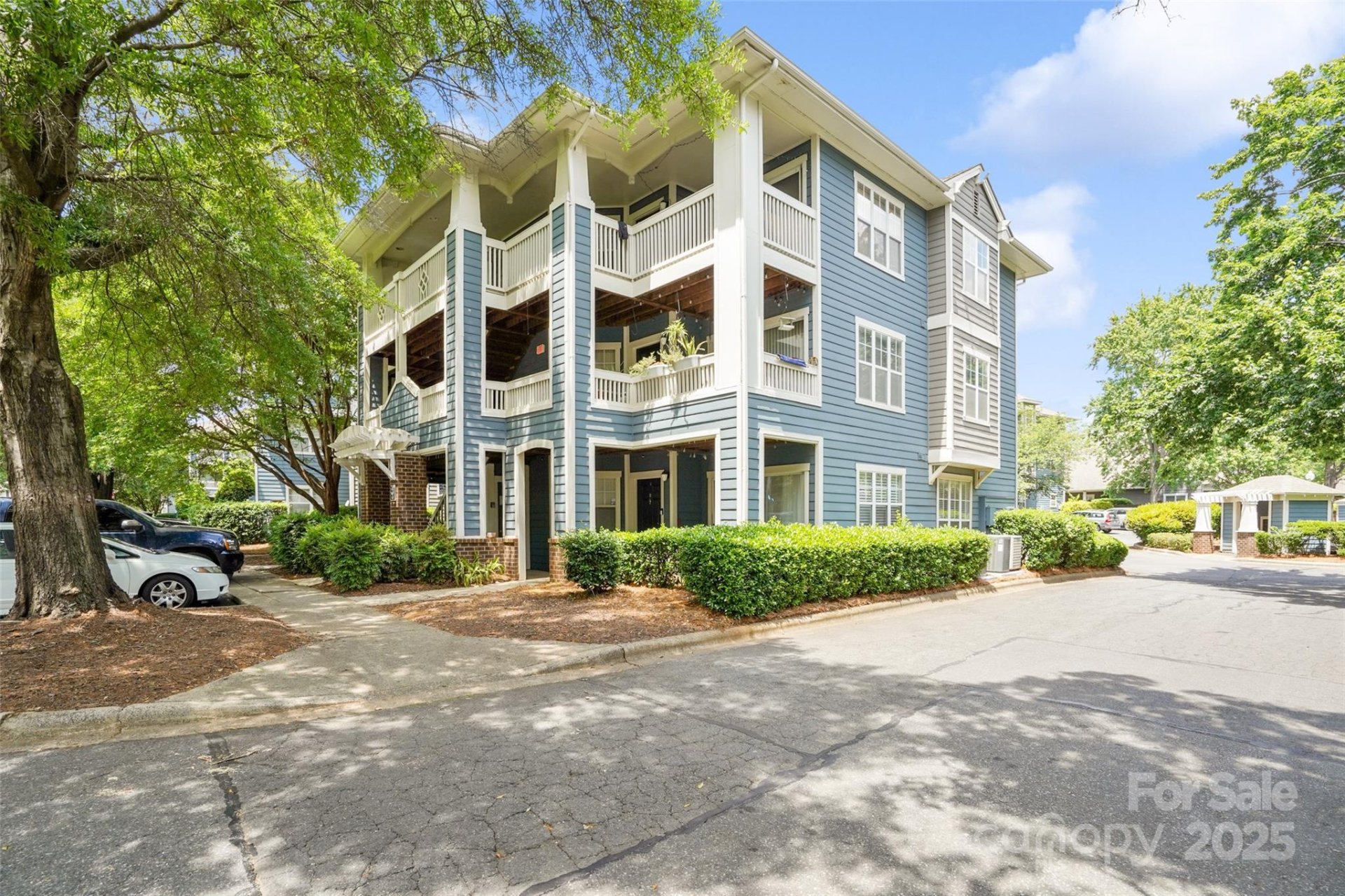 Property image 3 at 611 Olmsted Park Place, Charlotte, NC 28203