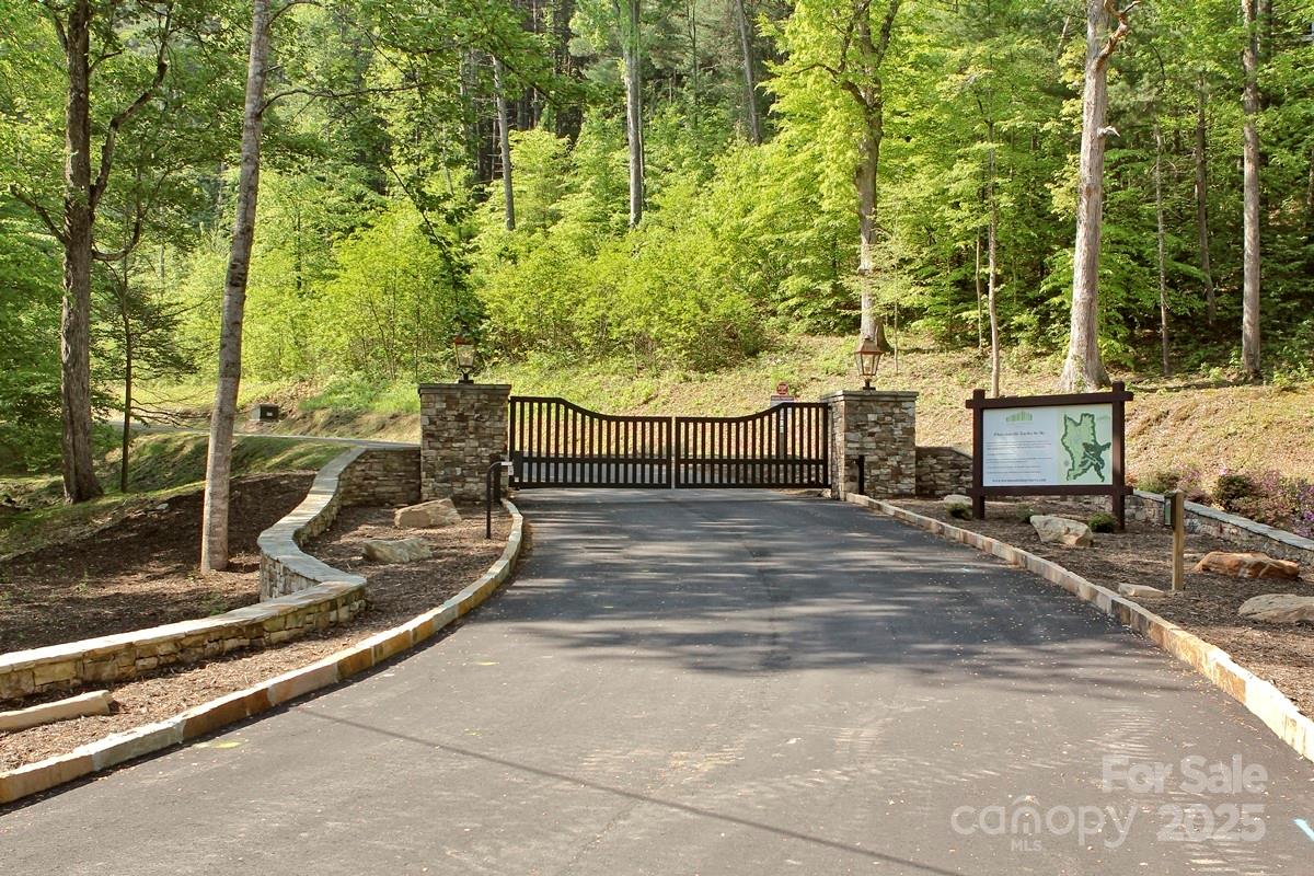 Property image 3 at 17 Franklin Trace Drive, Asheville, NC 28804