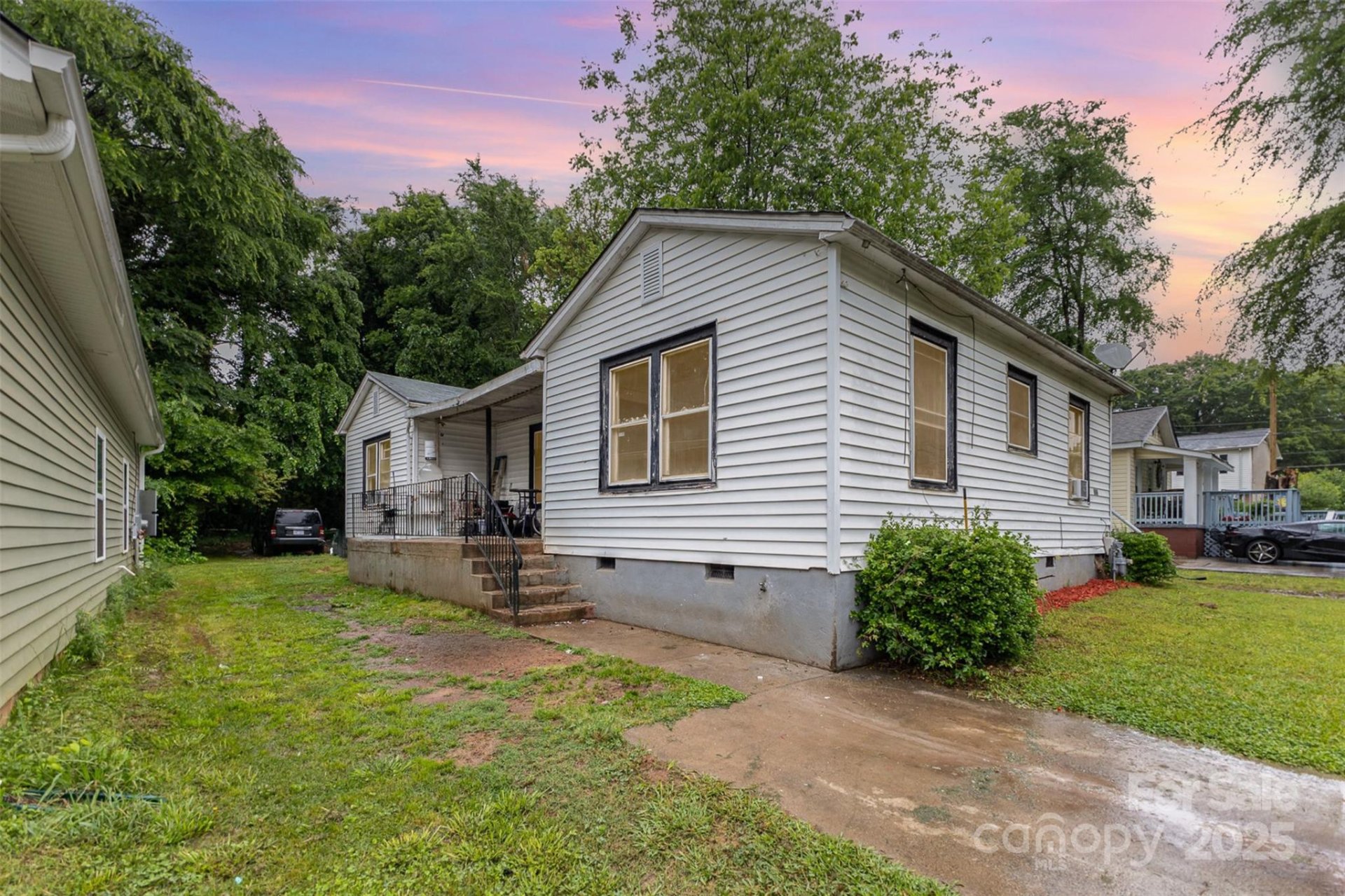 Carr Heights, Charlotte Community