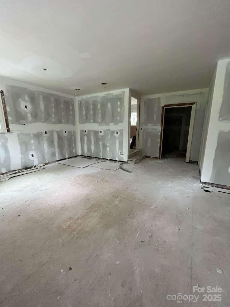 Property image 2 at 411 Woodlawn Avenue, Gastonia, NC 28052