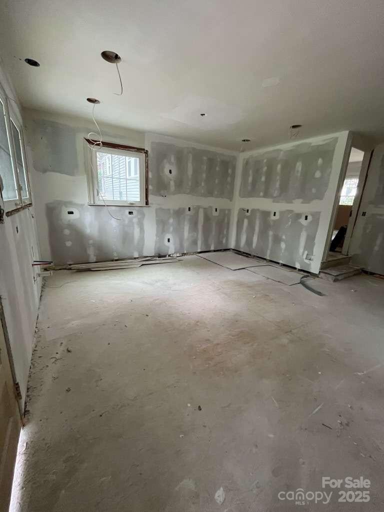 Property image 4 at 411 Woodlawn Avenue, Gastonia, NC 28052