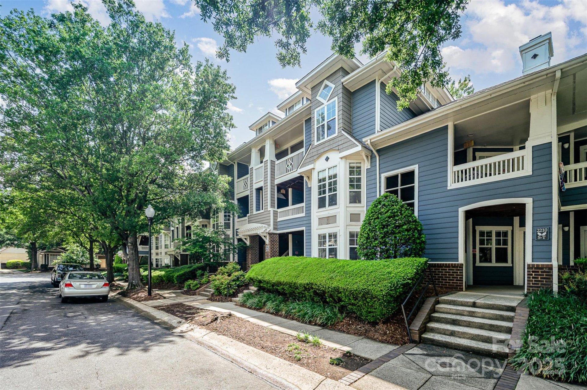 Property image 2 at 2210 Sumner Green Avenue, Charlotte, NC 28203