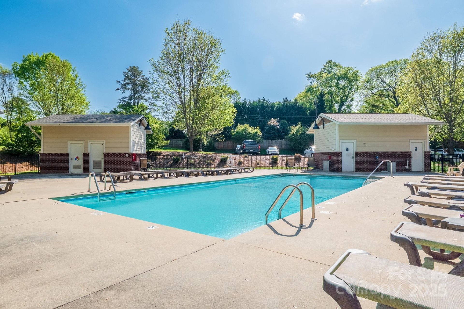 Property image 5 at 1000 E Woodlawn Road, Charlotte, NC 28209