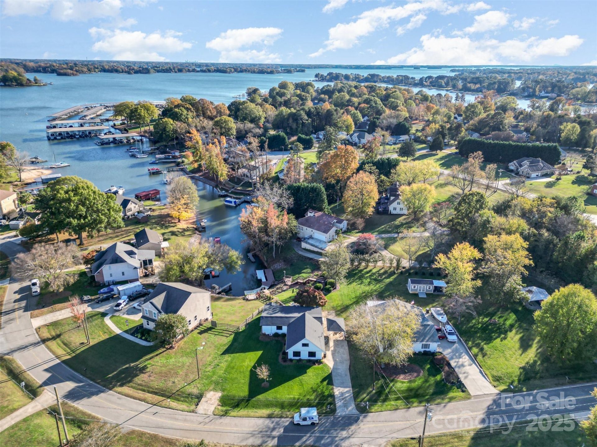 317 Commodore Loop