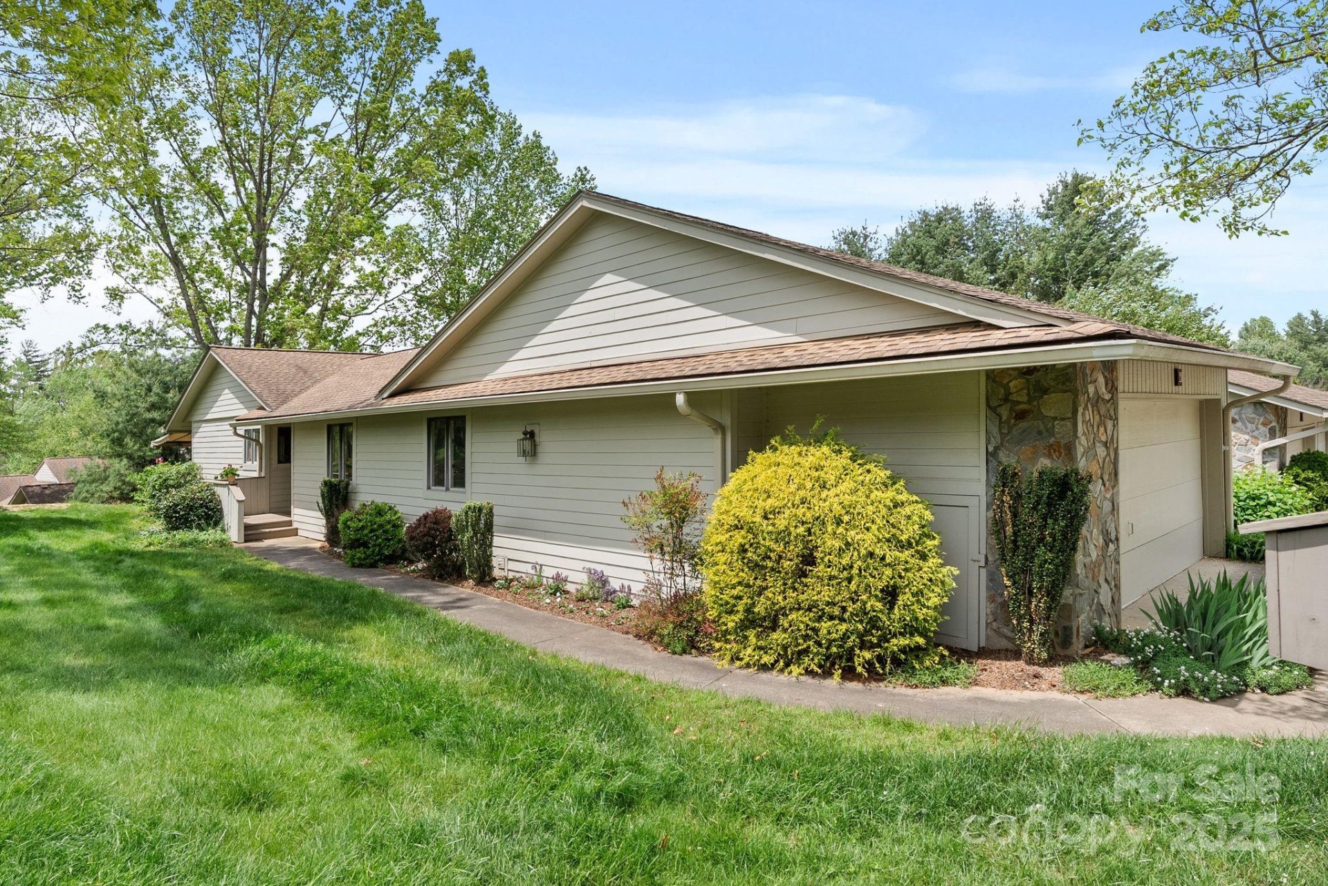 Property image 1 at 120 Cloverleaf Lane, Asheville, NC 28803