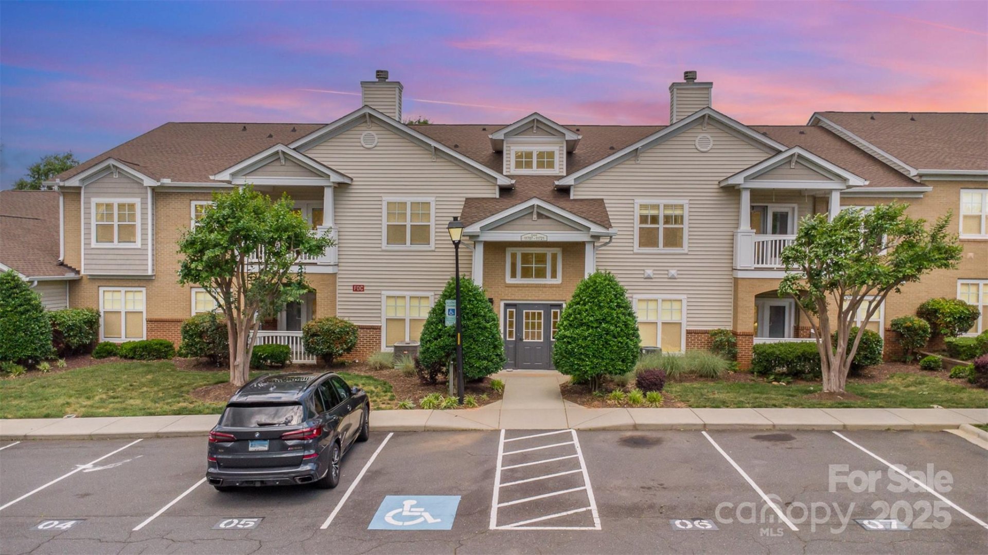 Copper Ridge, Charlotte Community