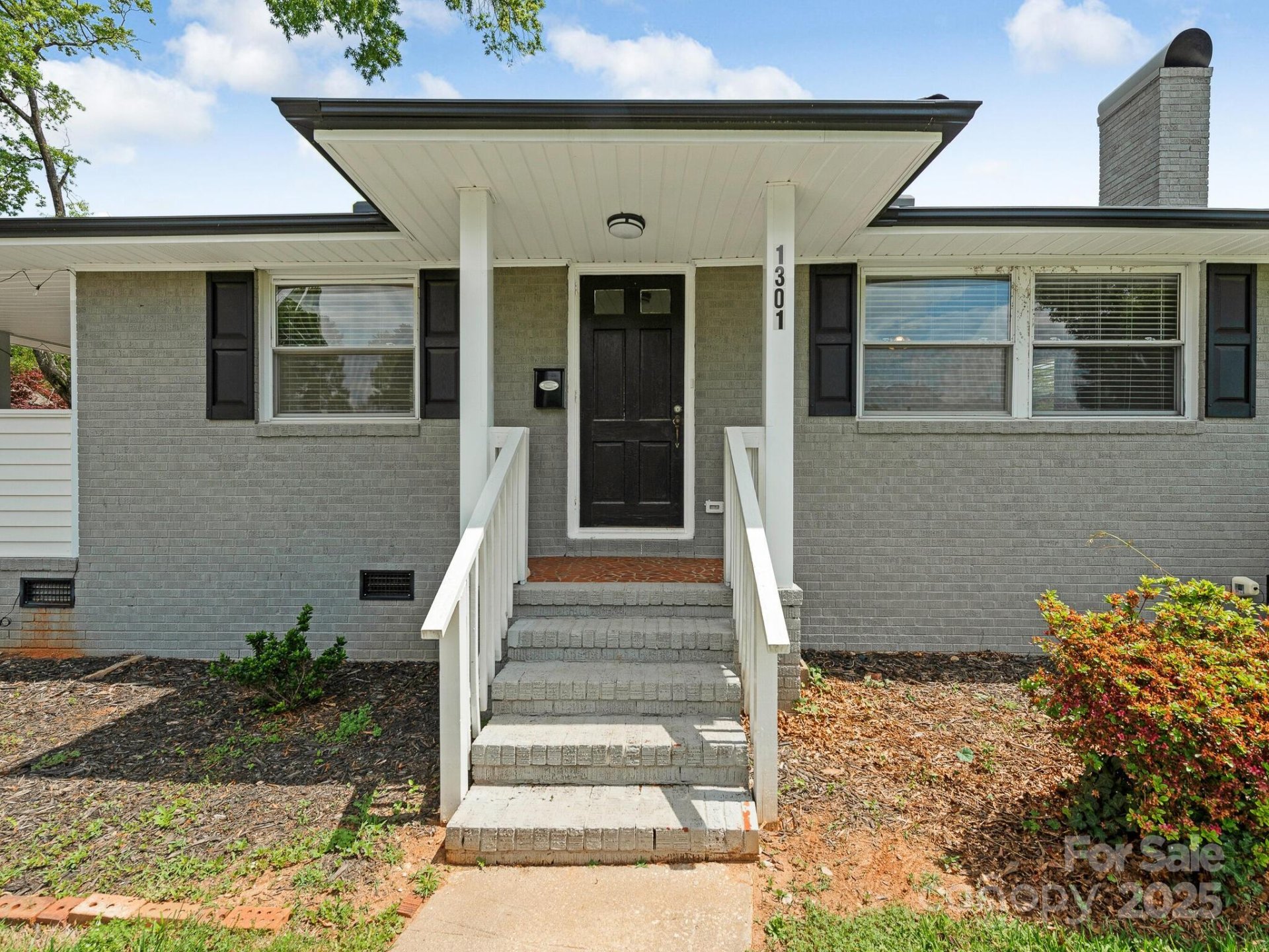 Property image 2 at 1301 S Kings Drive, Charlotte, NC 28207