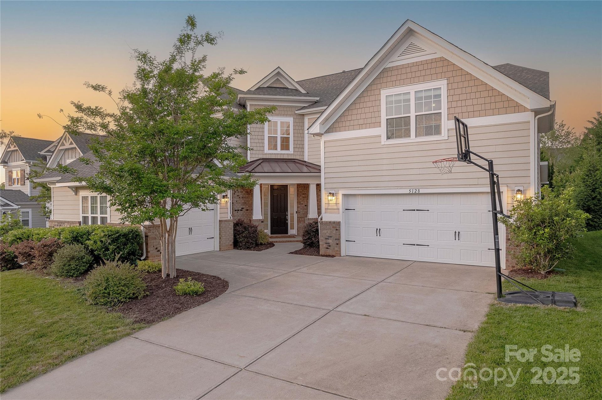 5128 Oakhaven Lane