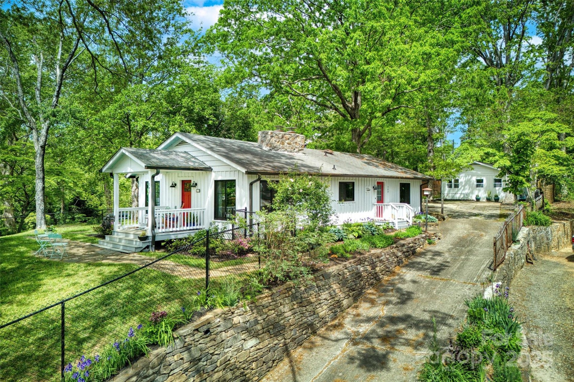 Beverly Hills, Asheville Community