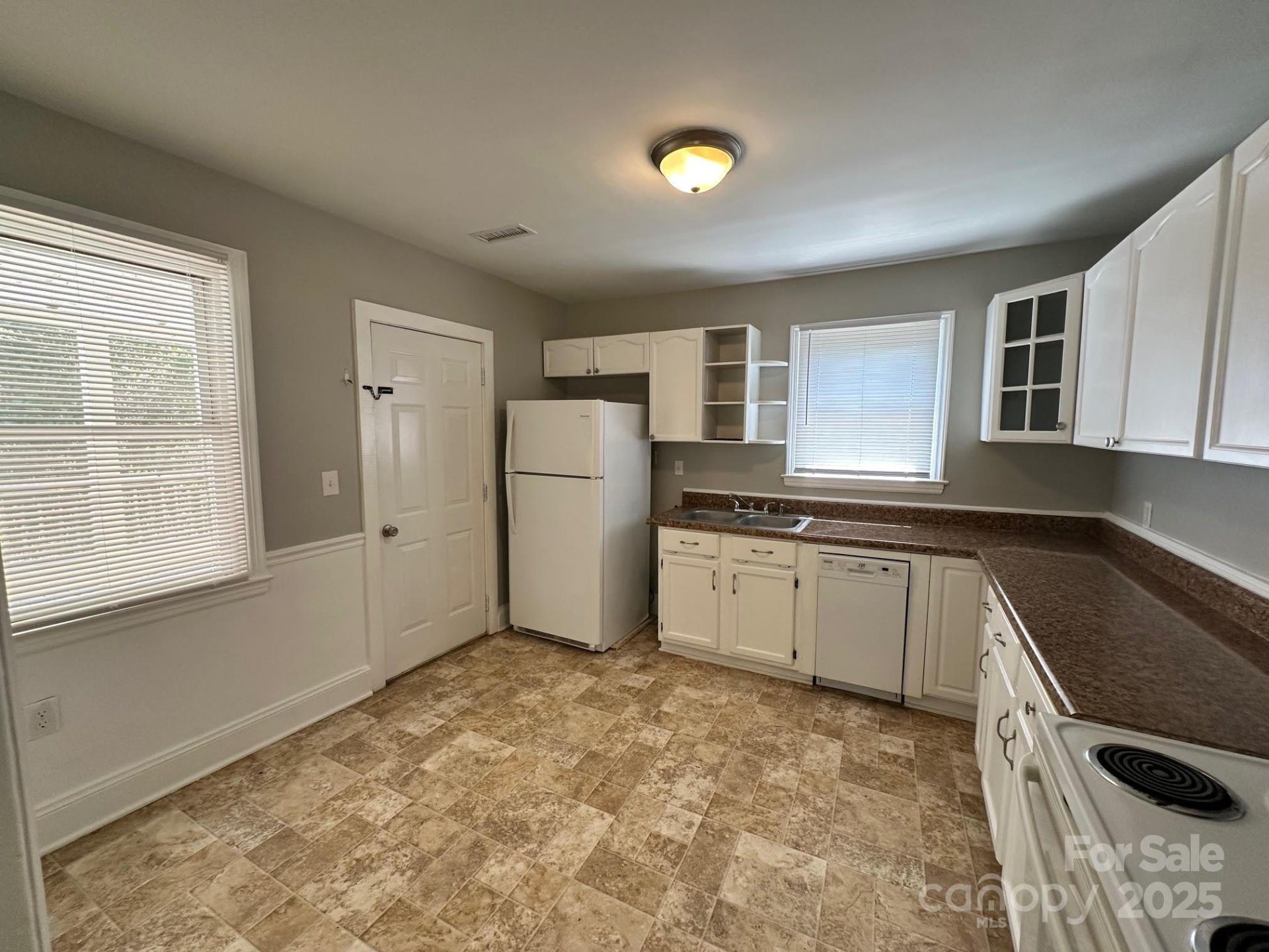 Property image 5 at 2434 Columbus Circle, Charlotte, NC 28208